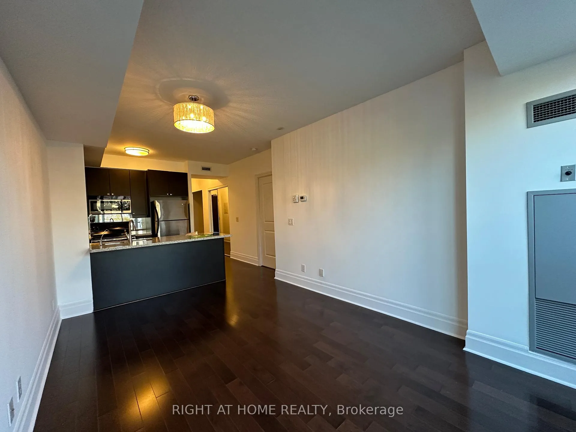Photo 2 of Unit 320, 39 Upper Duke Crescent, Markham, Unionville — HOMEH