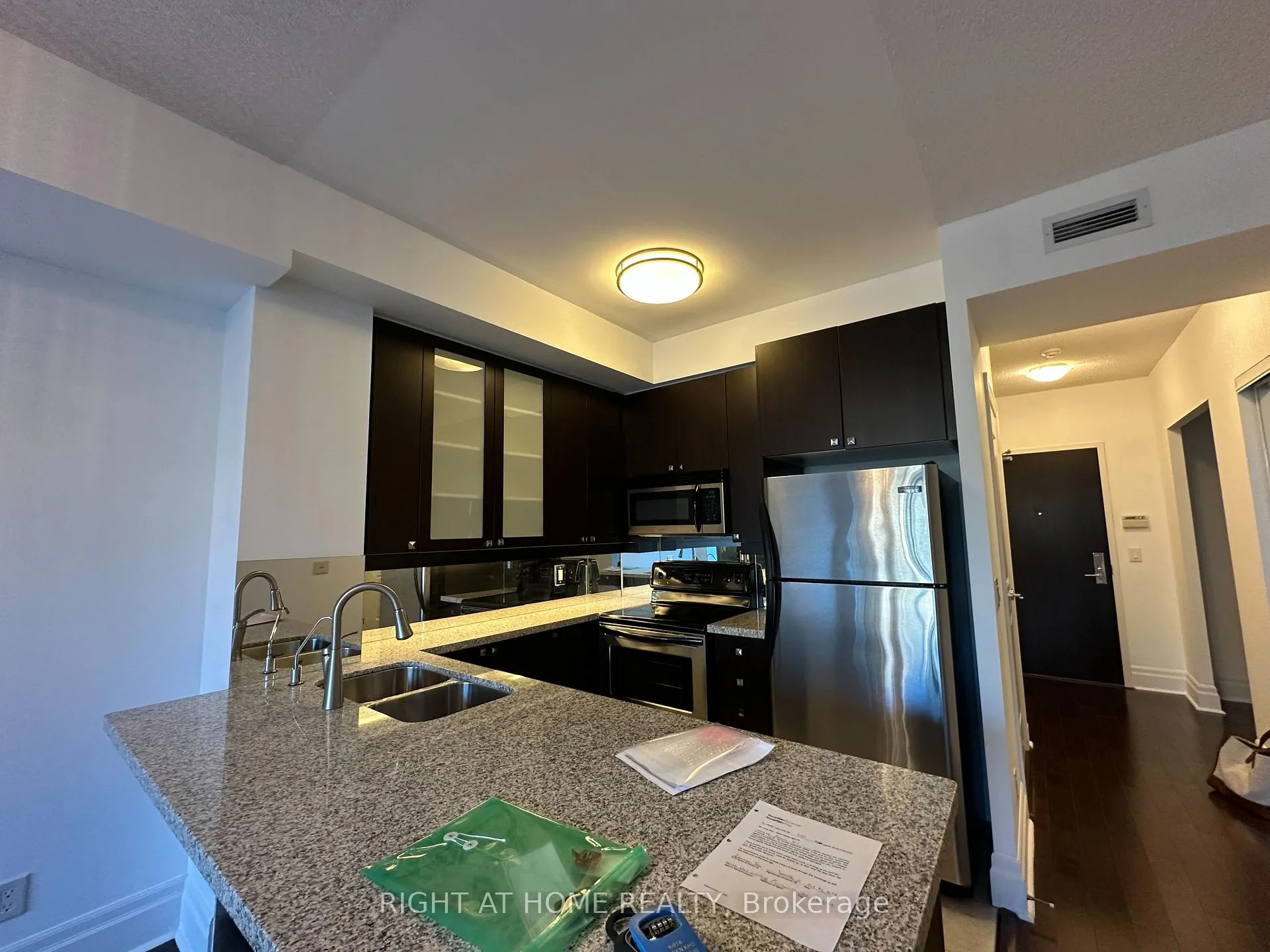 Photo 4 of Unit 320, 39 Upper Duke Crescent, Markham, Unionville — HOMEH