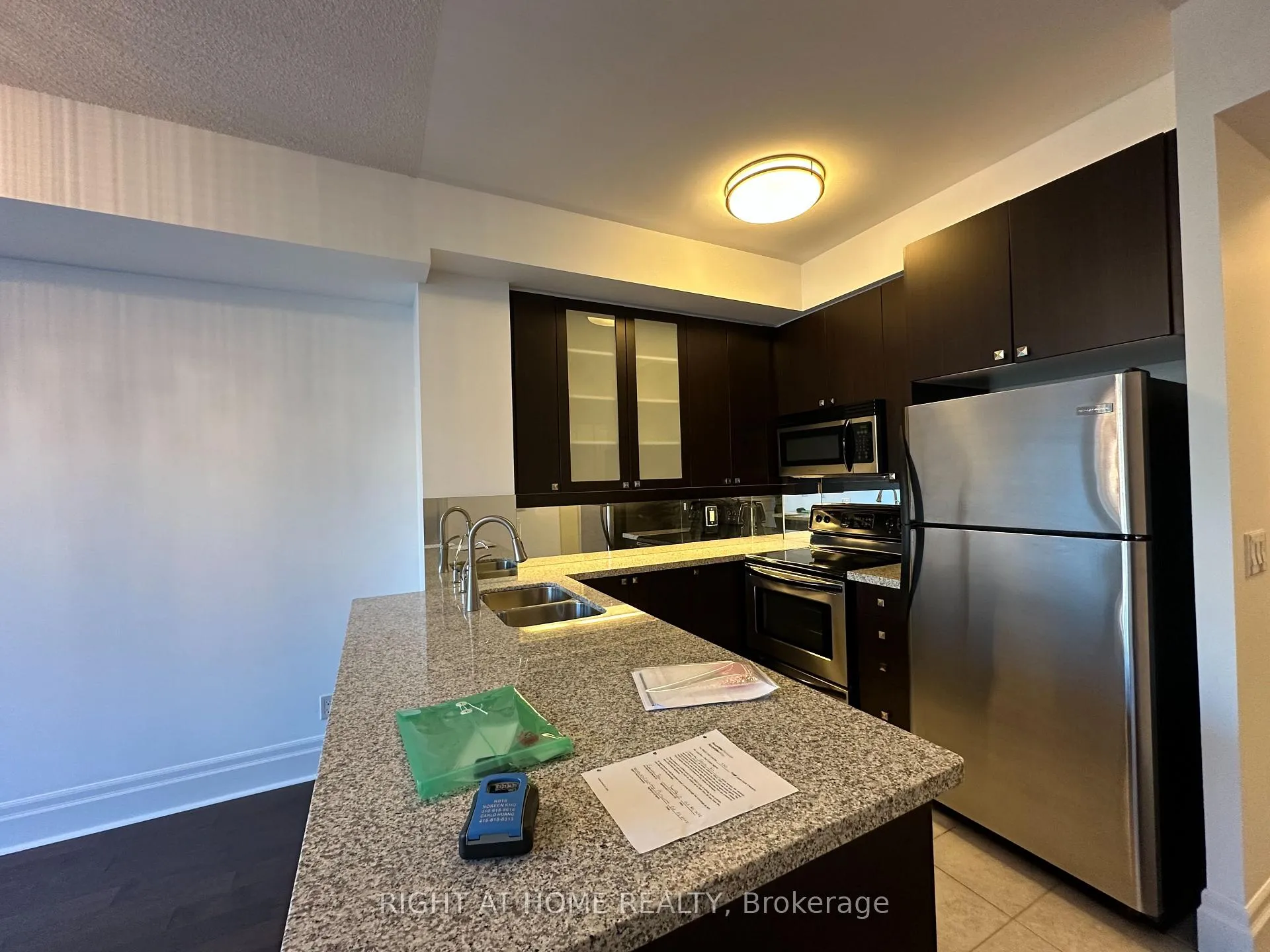 Photo 6 of Unit 320, 39 Upper Duke Crescent, Markham, Unionville — HOMEH