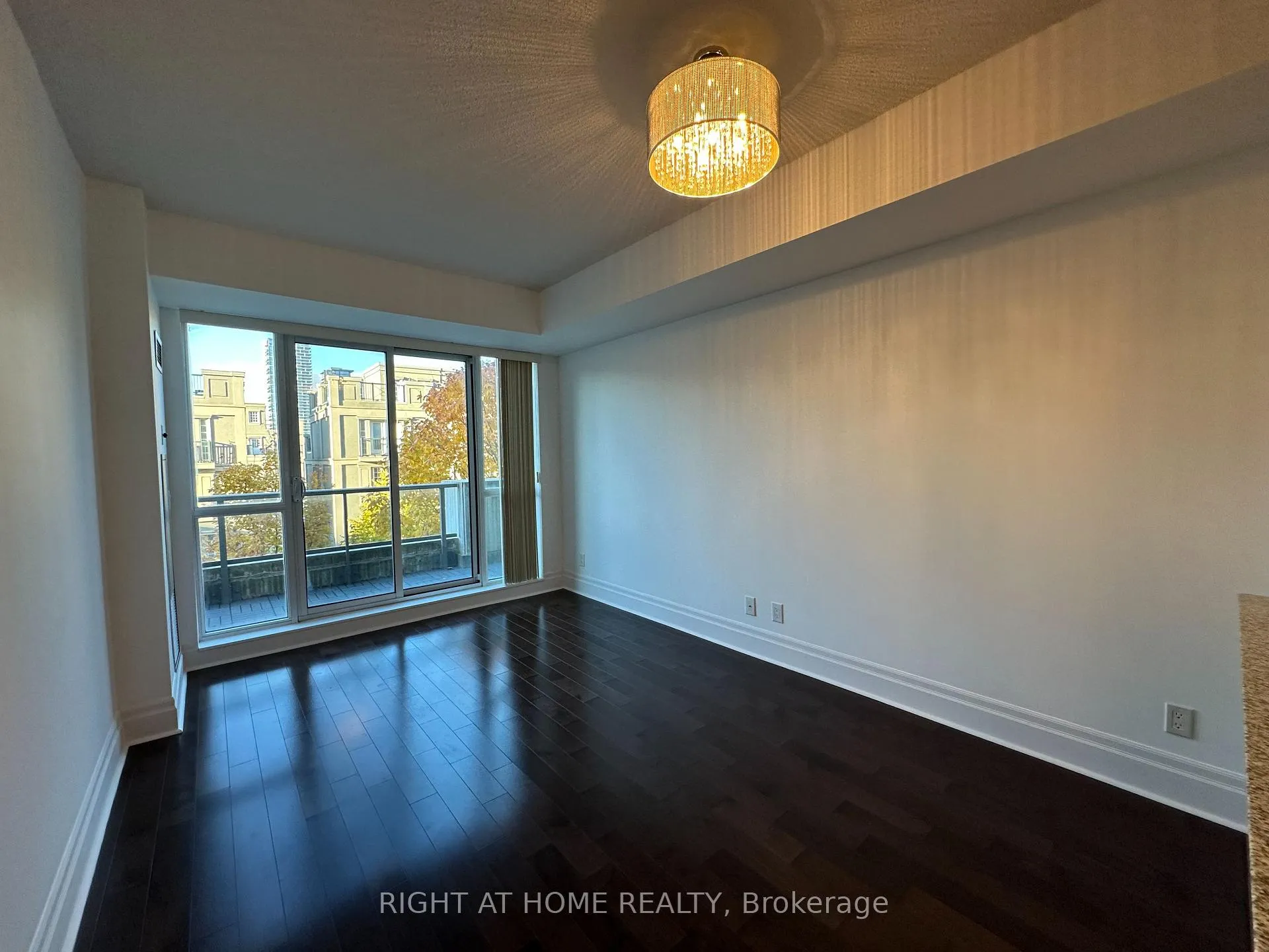 Photo 7 of Unit 320, 39 Upper Duke Crescent, Markham, Unionville — HOMEH