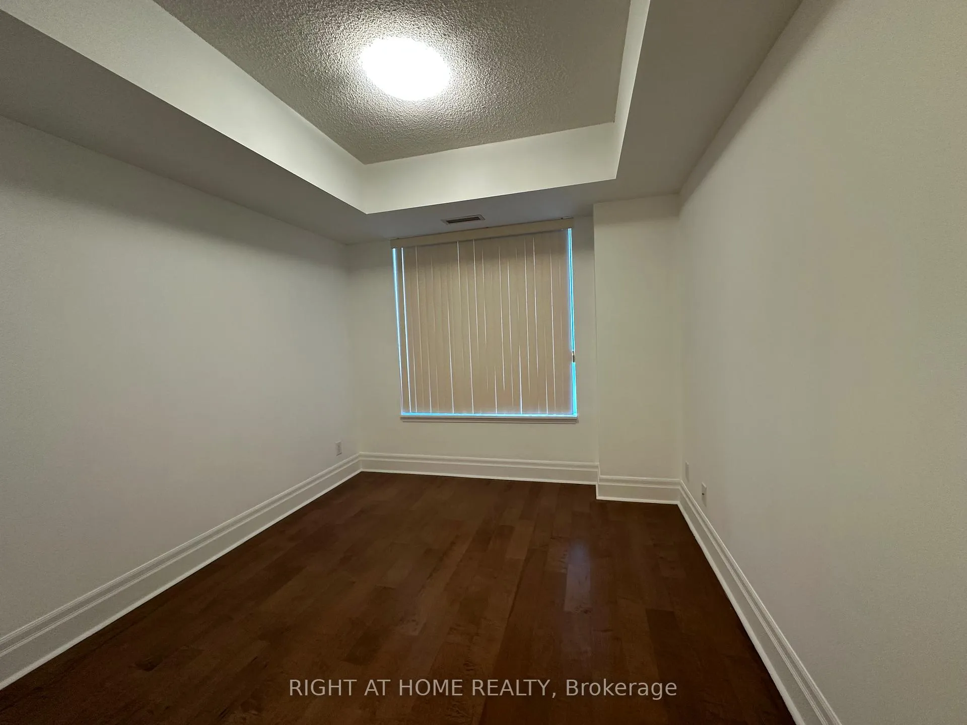 Photo 8 of Unit 320, 39 Upper Duke Crescent, Markham, Unionville — HOMEH