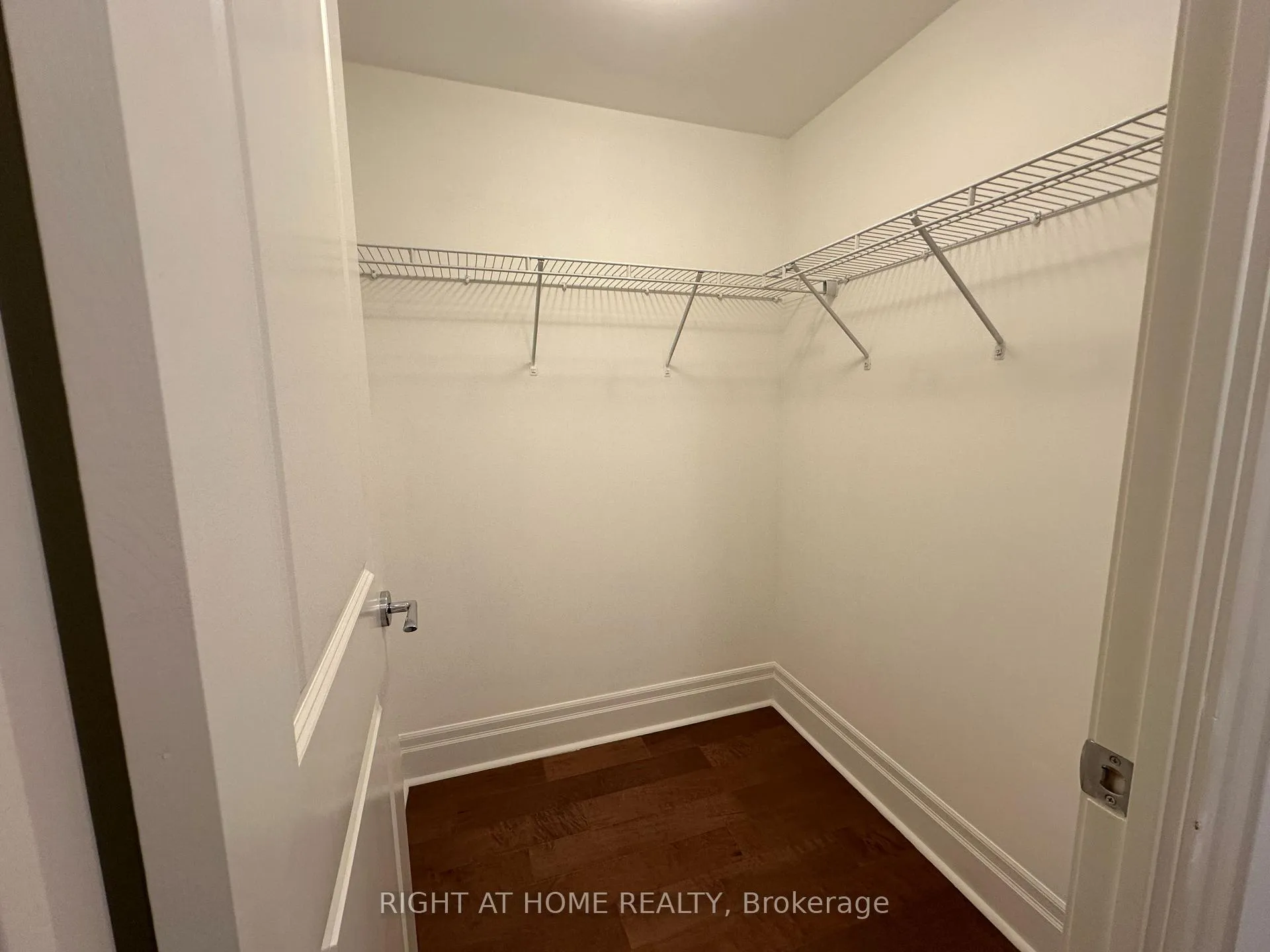 Photo 9 of Unit 320, 39 Upper Duke Crescent, Markham, Unionville — HOMEH