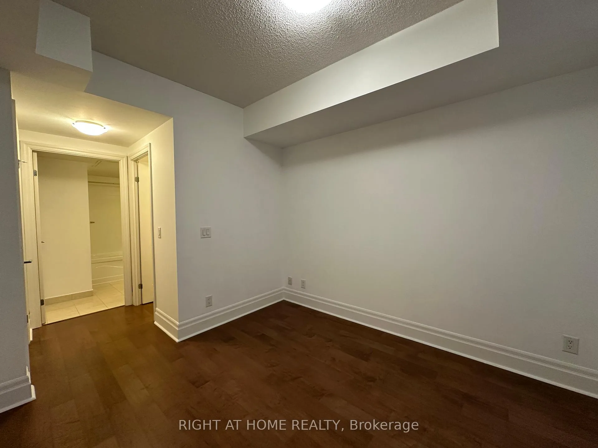Photo 13 of Unit 320, 39 Upper Duke Crescent, Markham, Unionville — HOMEH