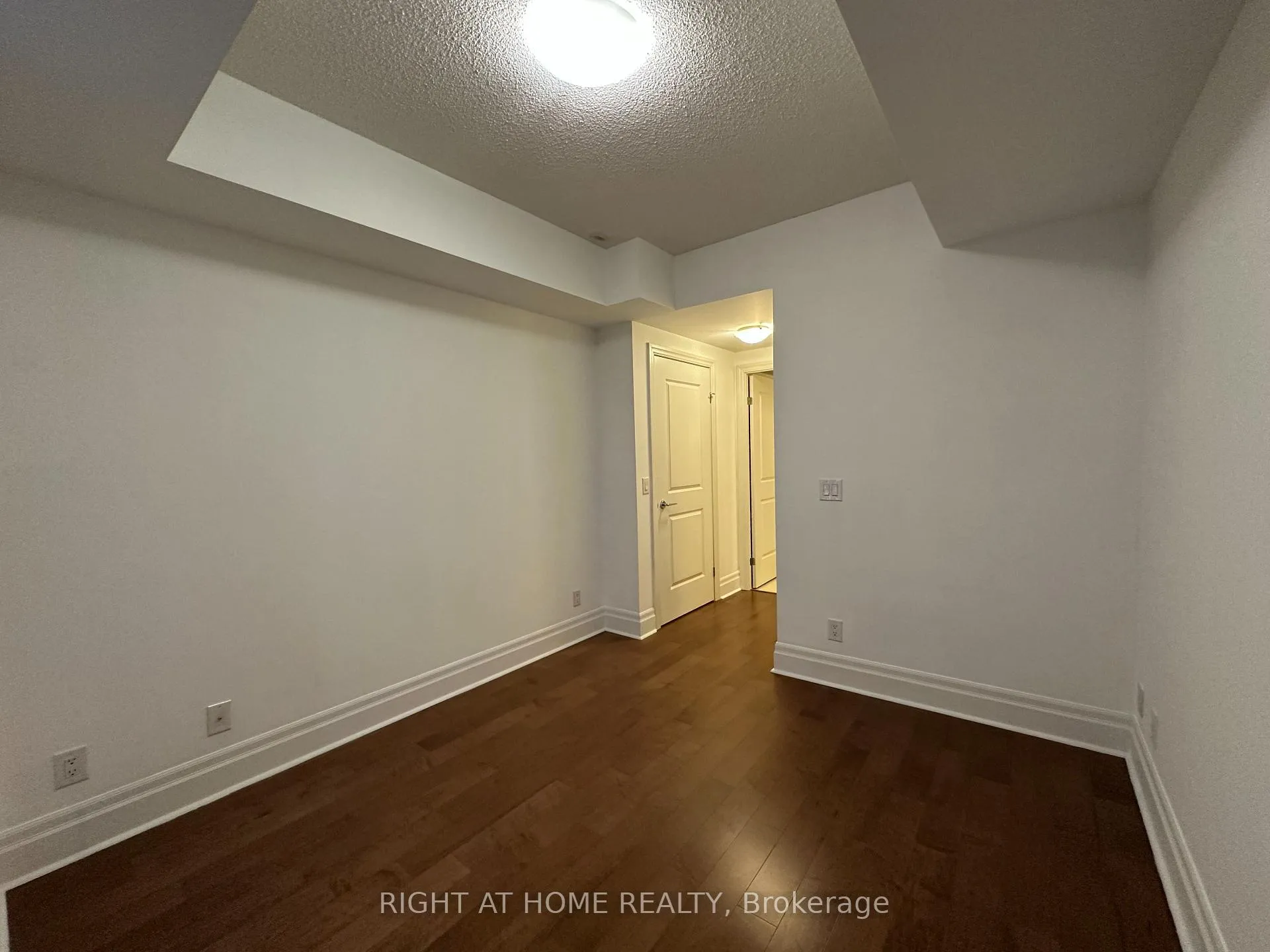 Photo 14 of Unit 320, 39 Upper Duke Crescent, Markham, Unionville — HOMEH