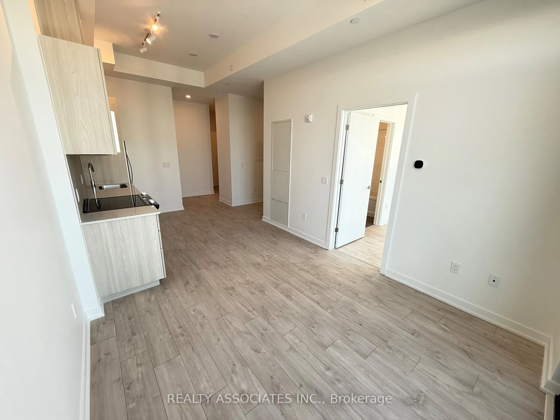 Photo 6 of Unit 810, 750 Whitlock Avenue, Milton, Cobban — HOMEH