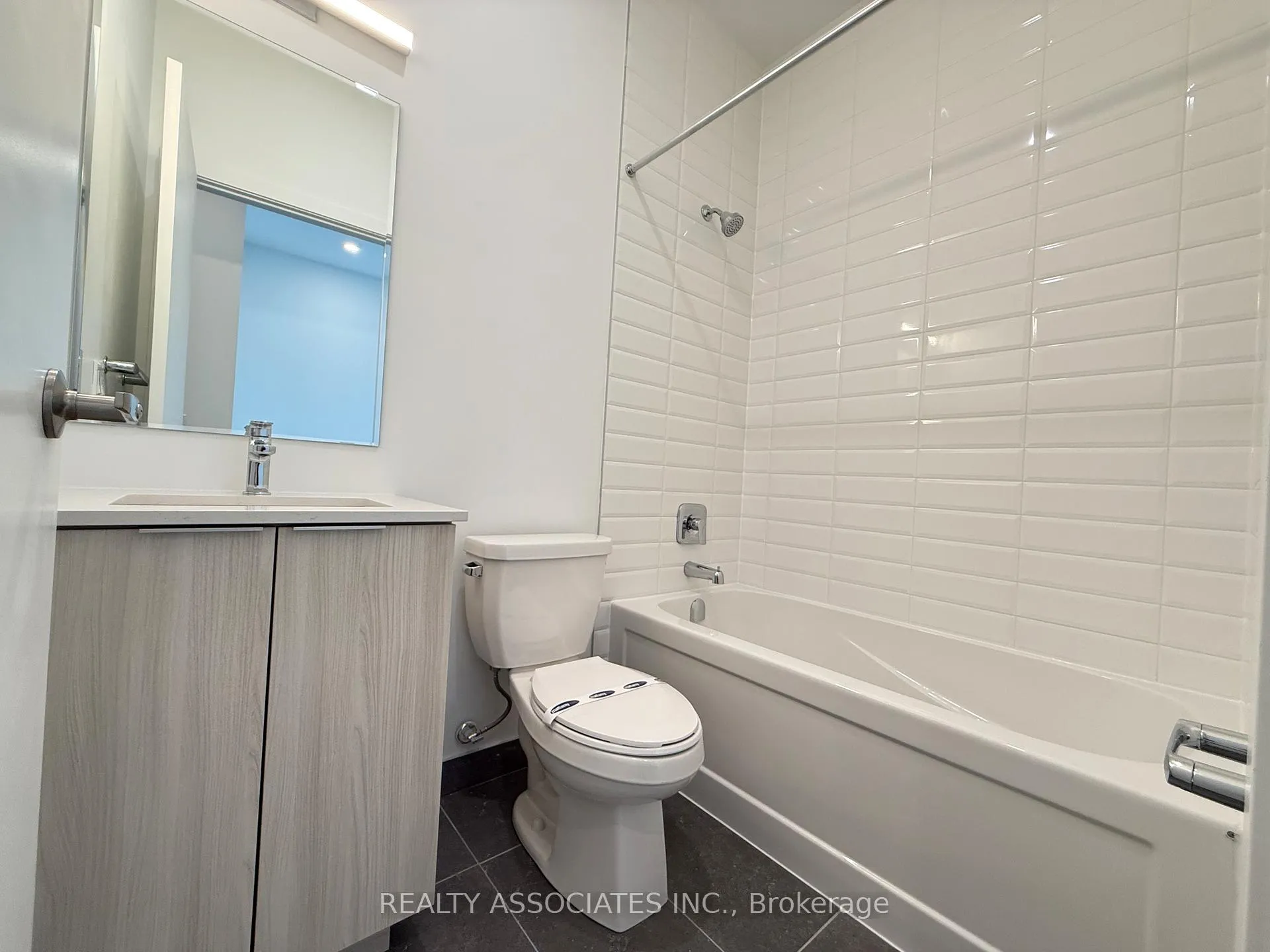 Photo 8 of Unit 810, 750 Whitlock Avenue, Milton, Cobban — HOMEH