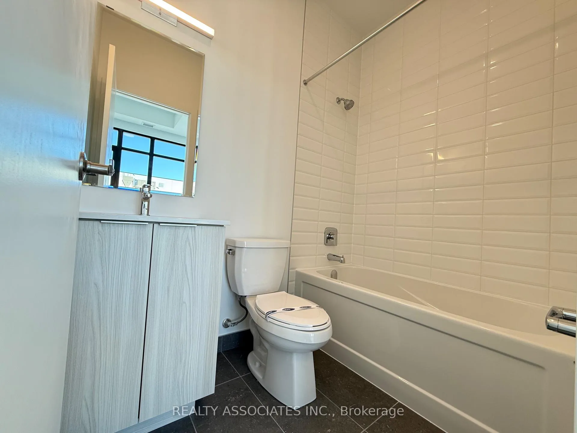 Photo 12 of Unit 810, 750 Whitlock Avenue, Milton, Cobban — HOMEH