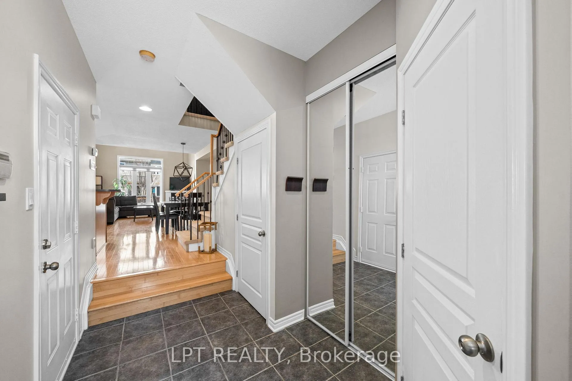 Photo 6 of 485 Grey Seal Circle, Ottawa, Riverside South/Gloucester Glen — HOMEH
