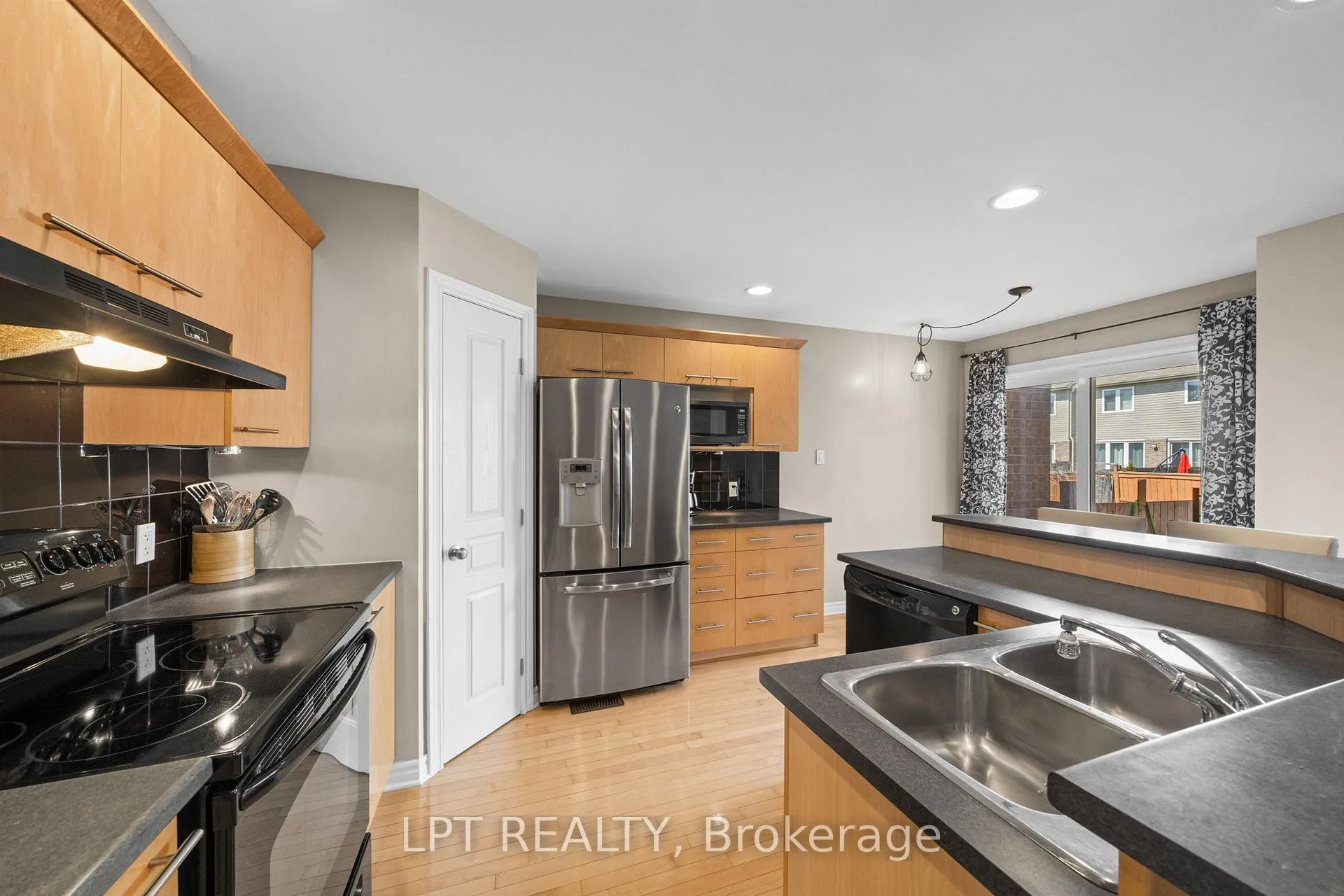 Photo 9 of 485 Grey Seal Circle, Ottawa, Riverside South/Gloucester Glen — HOMEH