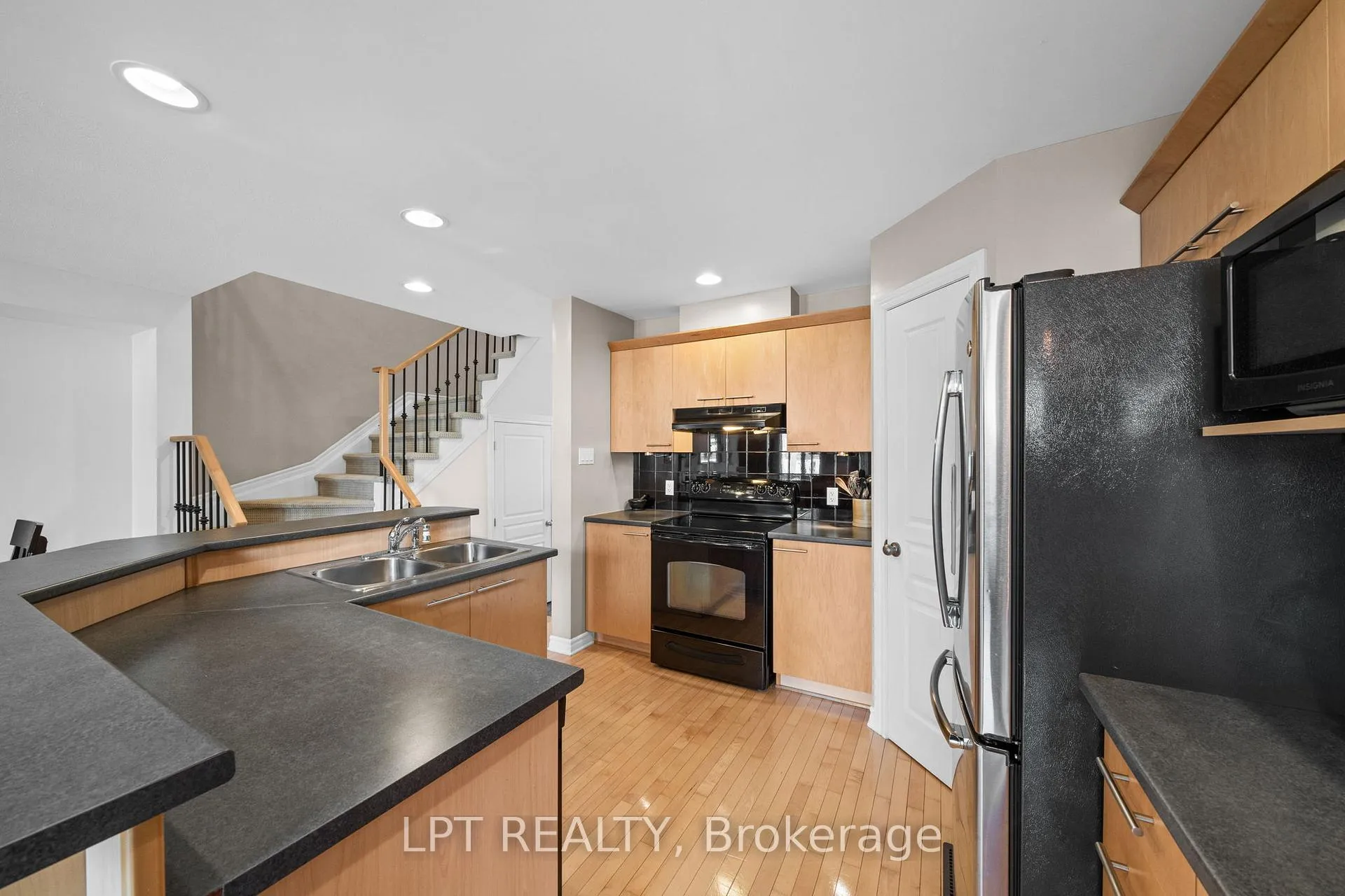 Photo 11 of 485 Grey Seal Circle, Ottawa, Riverside South/Gloucester Glen — HOMEH