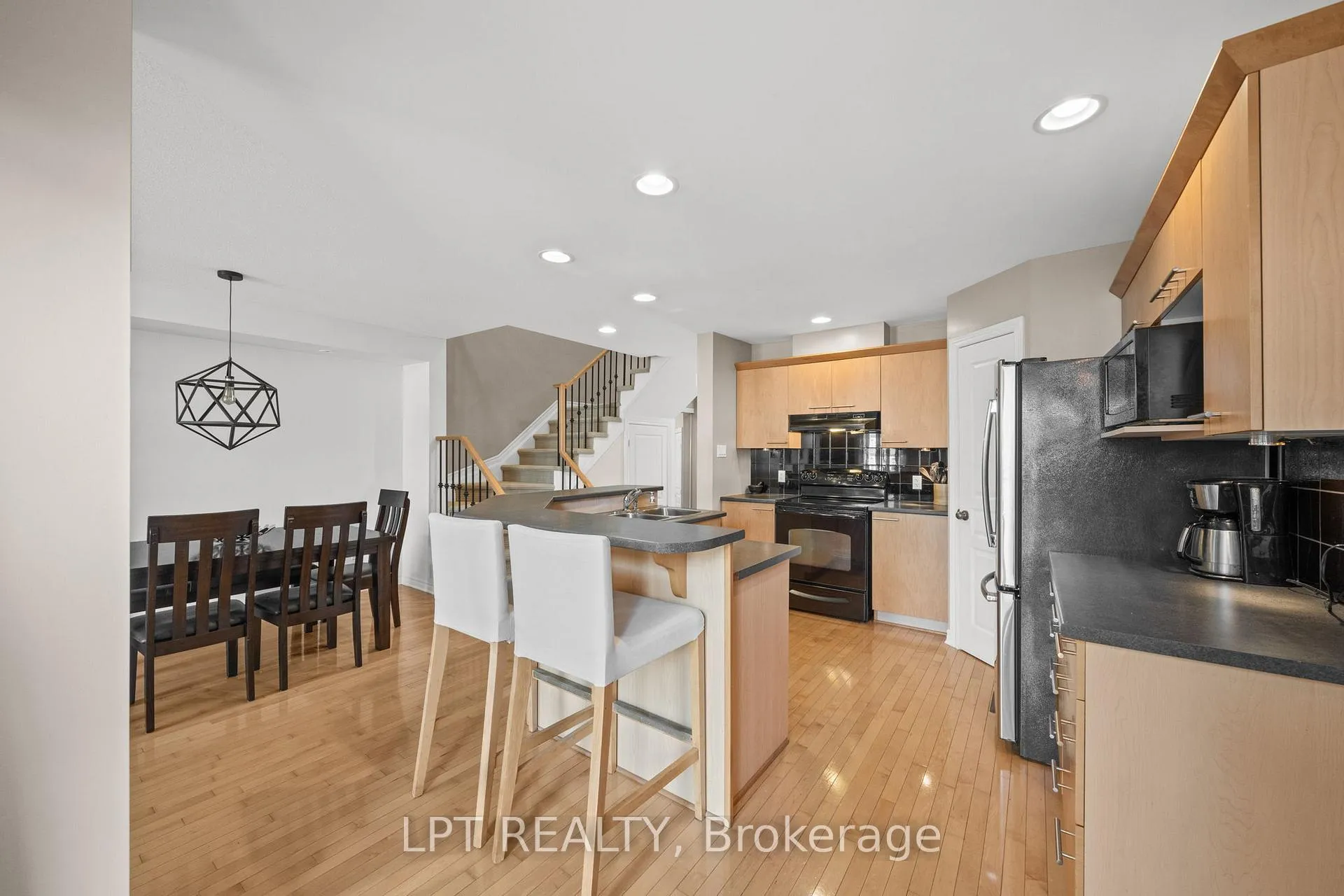 Photo 12 of 485 Grey Seal Circle, Ottawa, Riverside South/Gloucester Glen — HOMEH