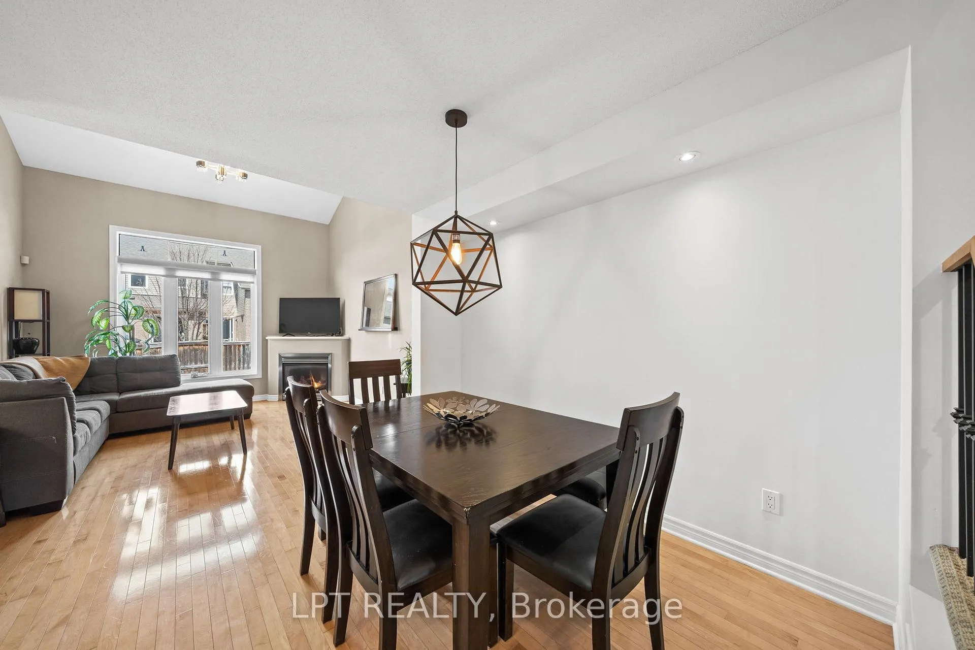 Photo 15 of 485 Grey Seal Circle, Ottawa, Riverside South/Gloucester Glen — HOMEH