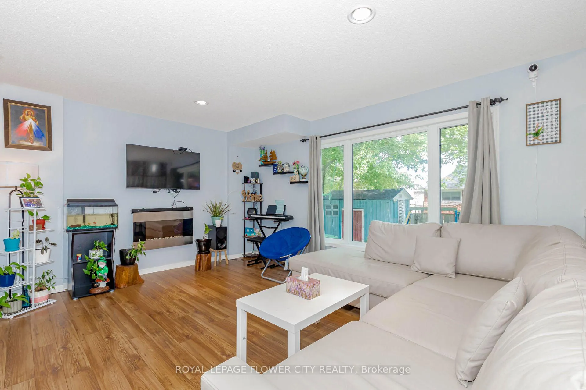Photo 7 of 146 Kent Street, Lucan Biddulph, Lucan — HOMEH