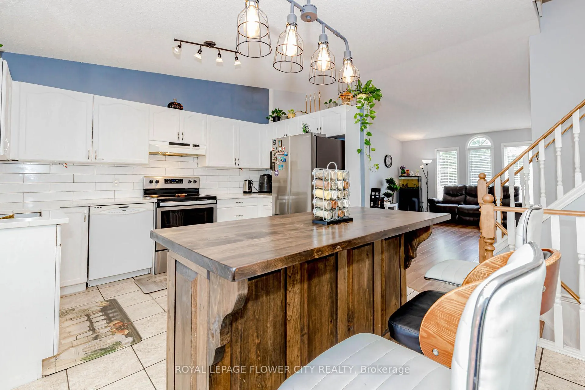 Photo 9 of 146 Kent Street, Lucan Biddulph, Lucan — HOMEH