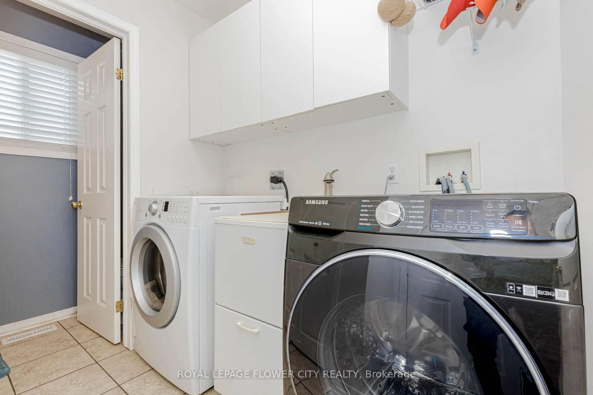 Photo 17 of 146 Kent Street, Lucan Biddulph, Lucan — HOMEH
