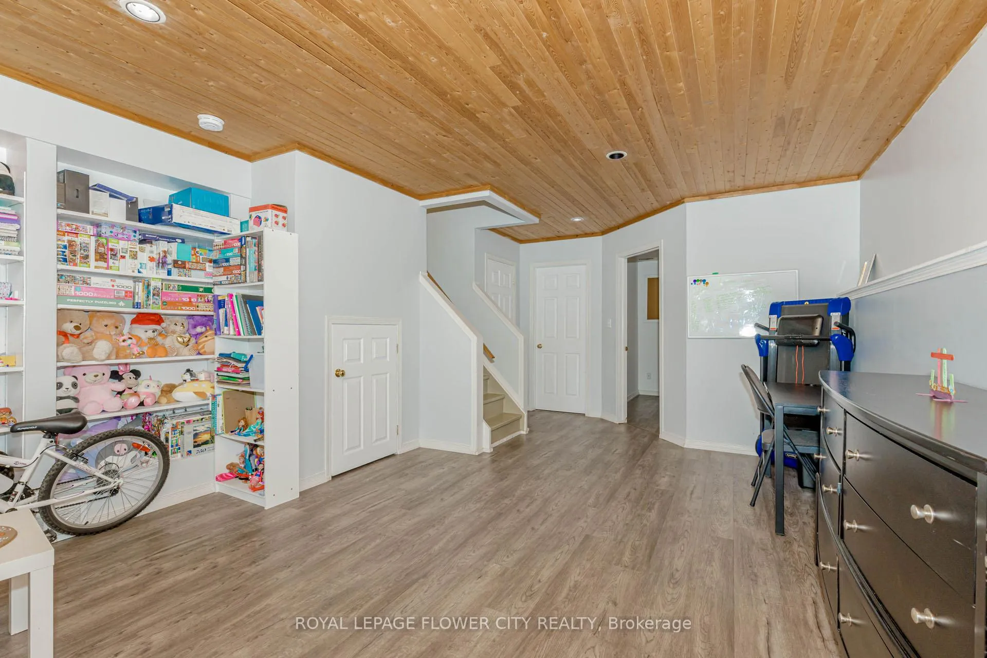 Photo 30 of 146 Kent Street, Lucan Biddulph, Lucan — HOMEH