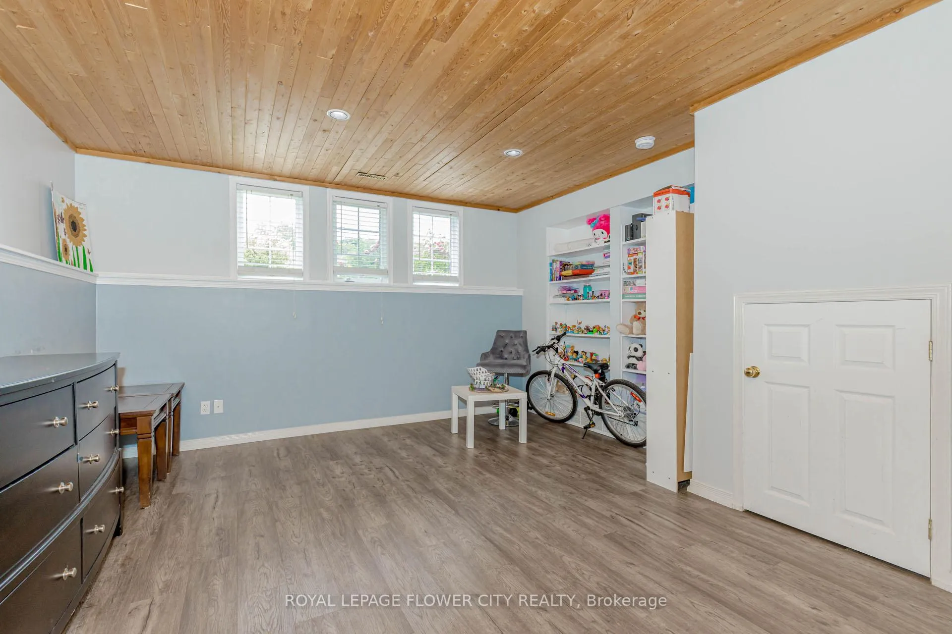 Photo 49 of 146 Kent Street, Lucan Biddulph, Lucan — HOMEH