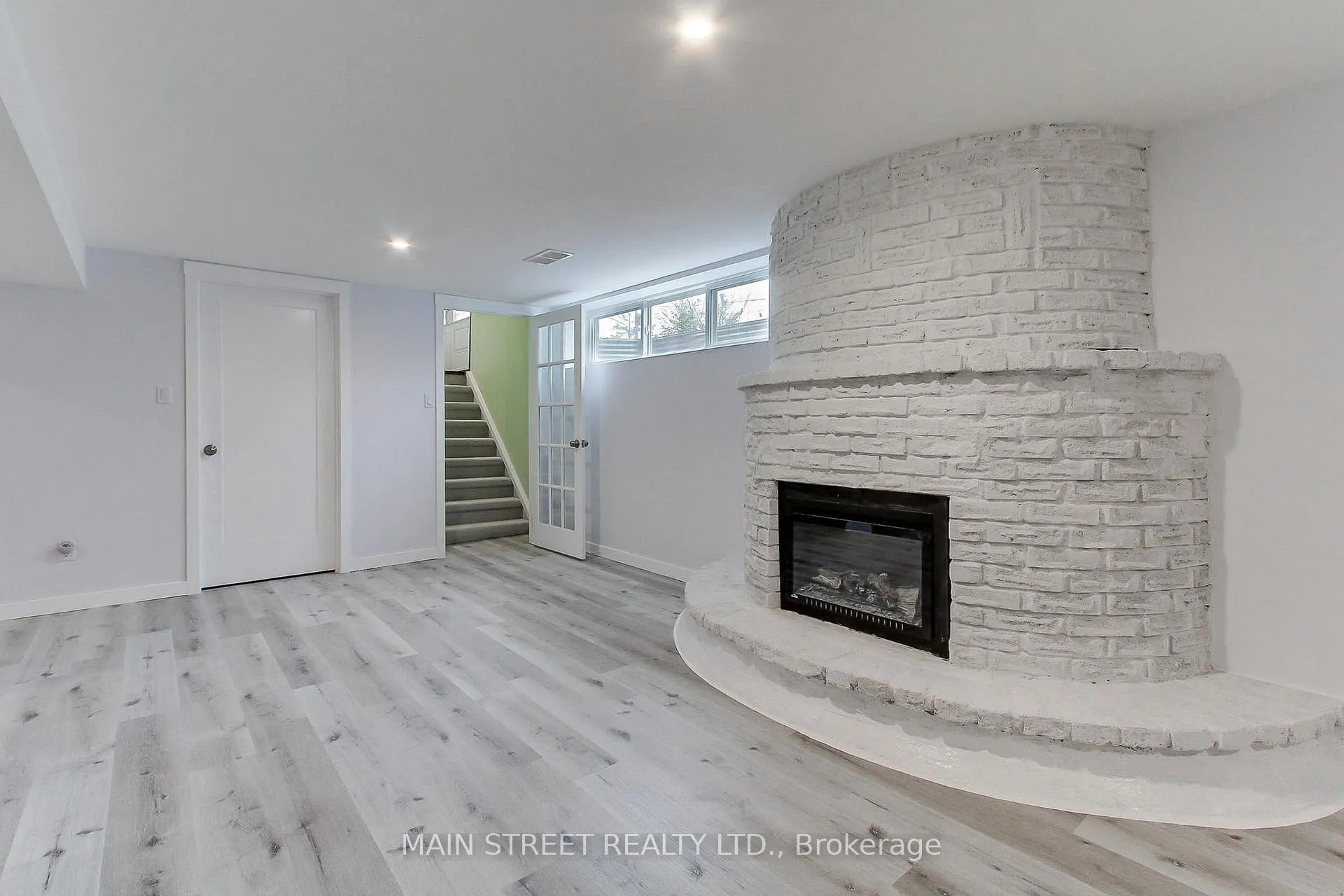 Photo 24 of 52 Maple Avenue, Georgina, Sutton & Jackson's Point — HOMEH