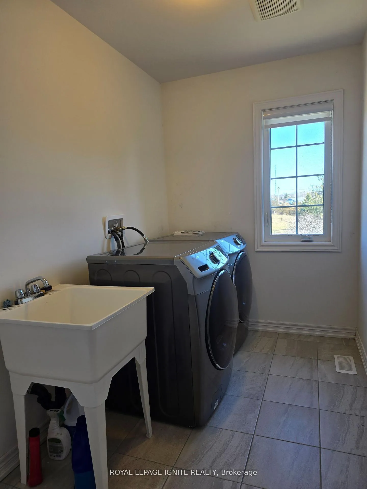Photo 18 of 57 Summer Breeze Drive, Quinte West, Murray Ward — HOMEH