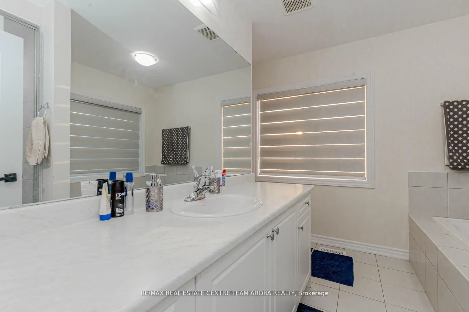 Photo 23 of 40 Santos Drive, Haldimand — HOMEH
