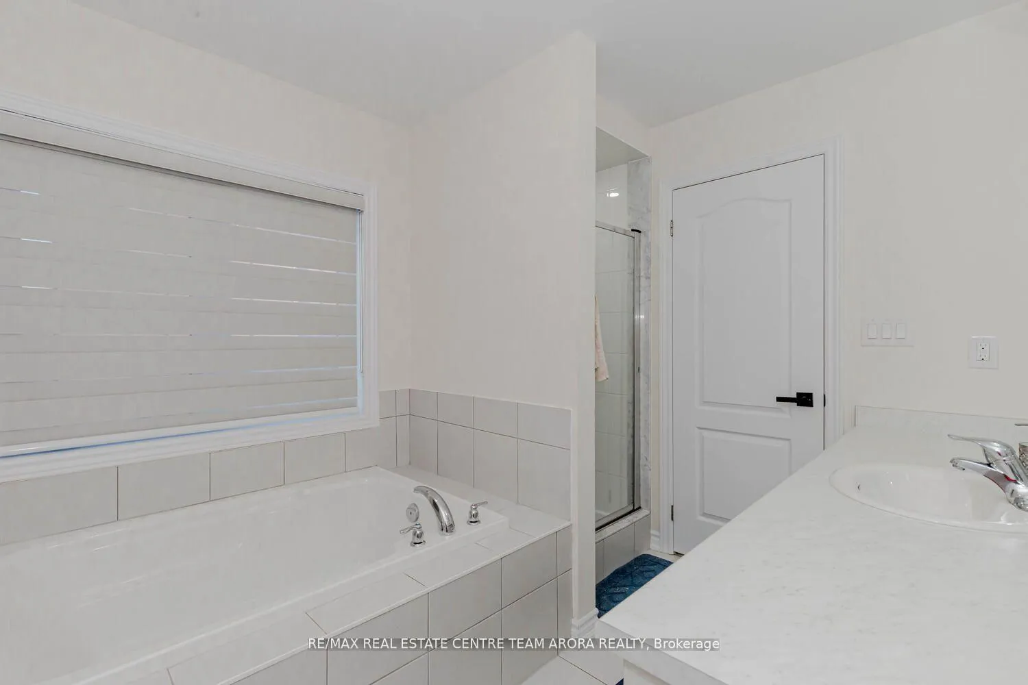 Photo 24 of 40 Santos Drive, Haldimand — HOMEH
