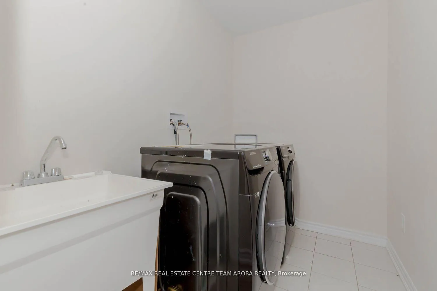 Photo 32 of 40 Santos Drive, Haldimand — HOMEH