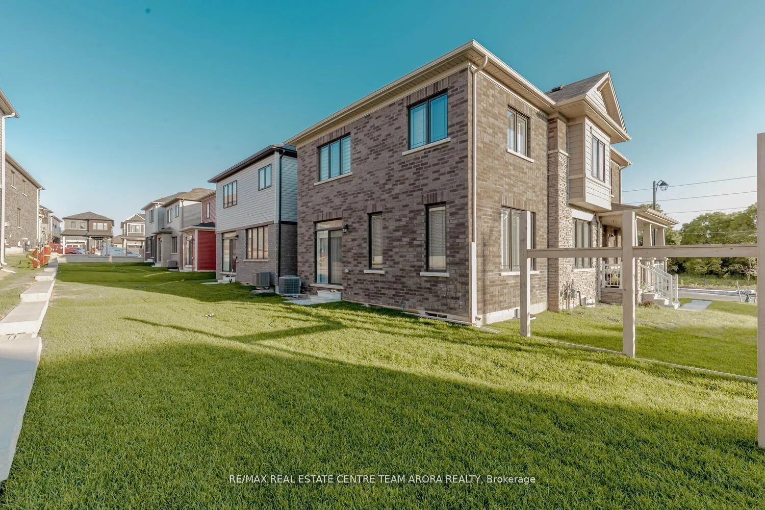 Photo 34 of 40 Santos Drive, Haldimand — HOMEH