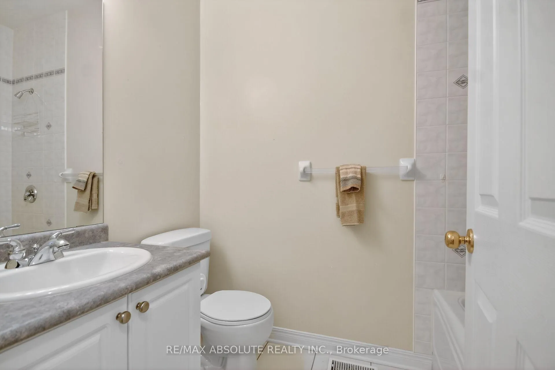 Photo 5 of 17 Ammolite Street, Ottawa, Stittsville (Central) — HOMEH