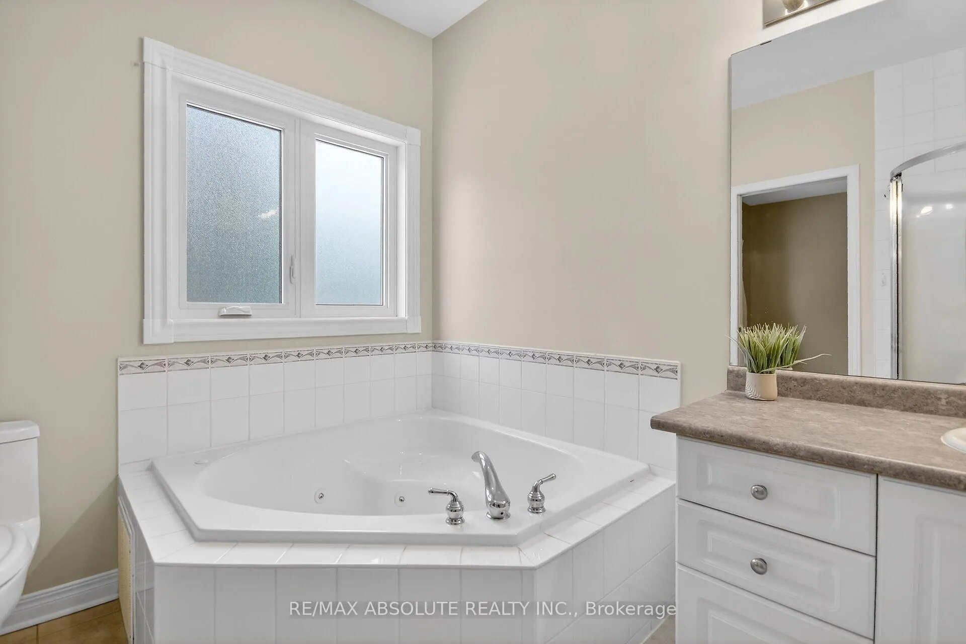 Photo 25 of 17 Ammolite Street, Ottawa, Stittsville (Central) — HOMEH