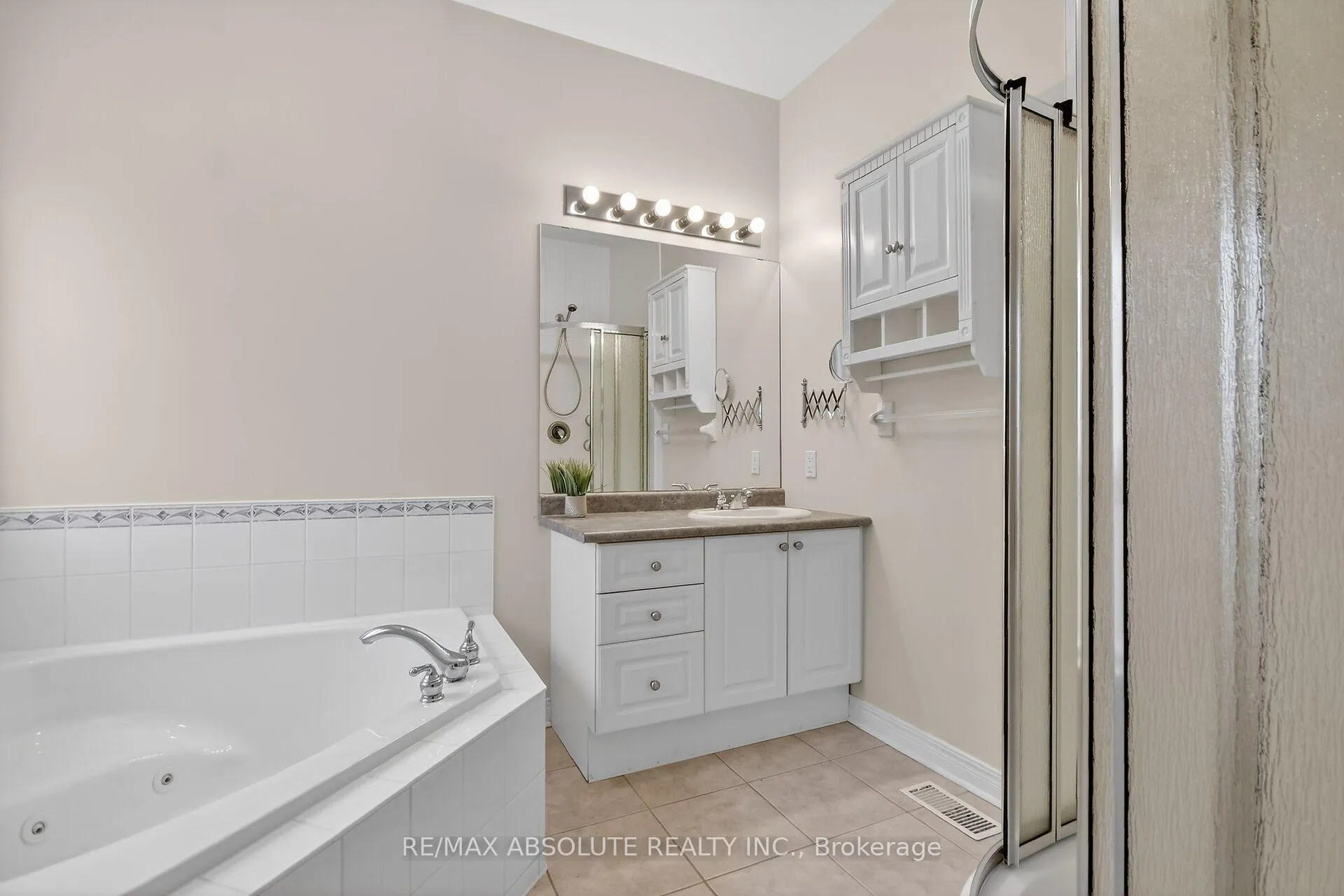 Photo 27 of 17 Ammolite Street, Ottawa, Stittsville (Central) — HOMEH