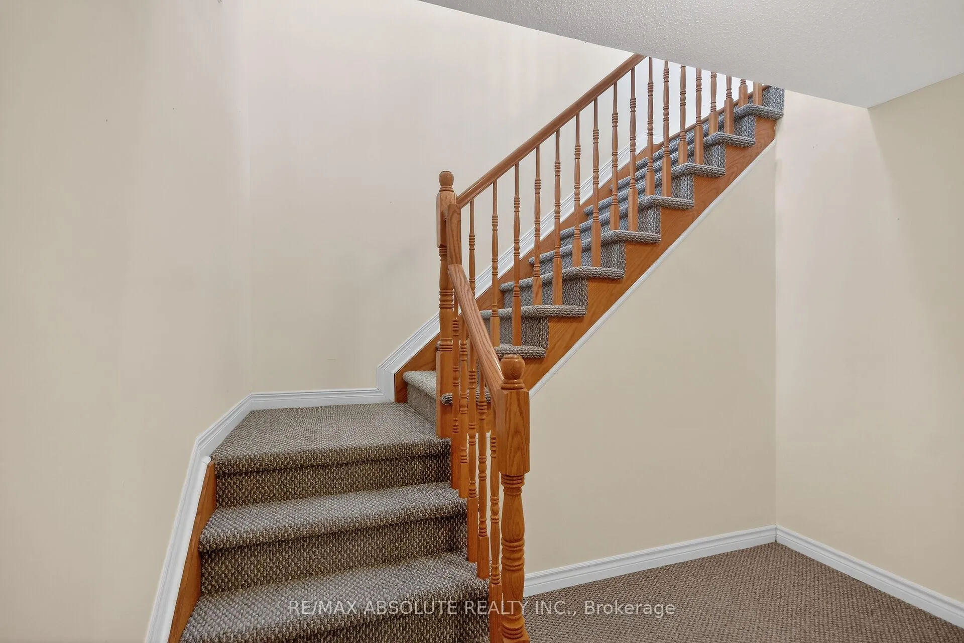 Photo 33 of 17 Ammolite Street, Ottawa, Stittsville (Central) — HOMEH