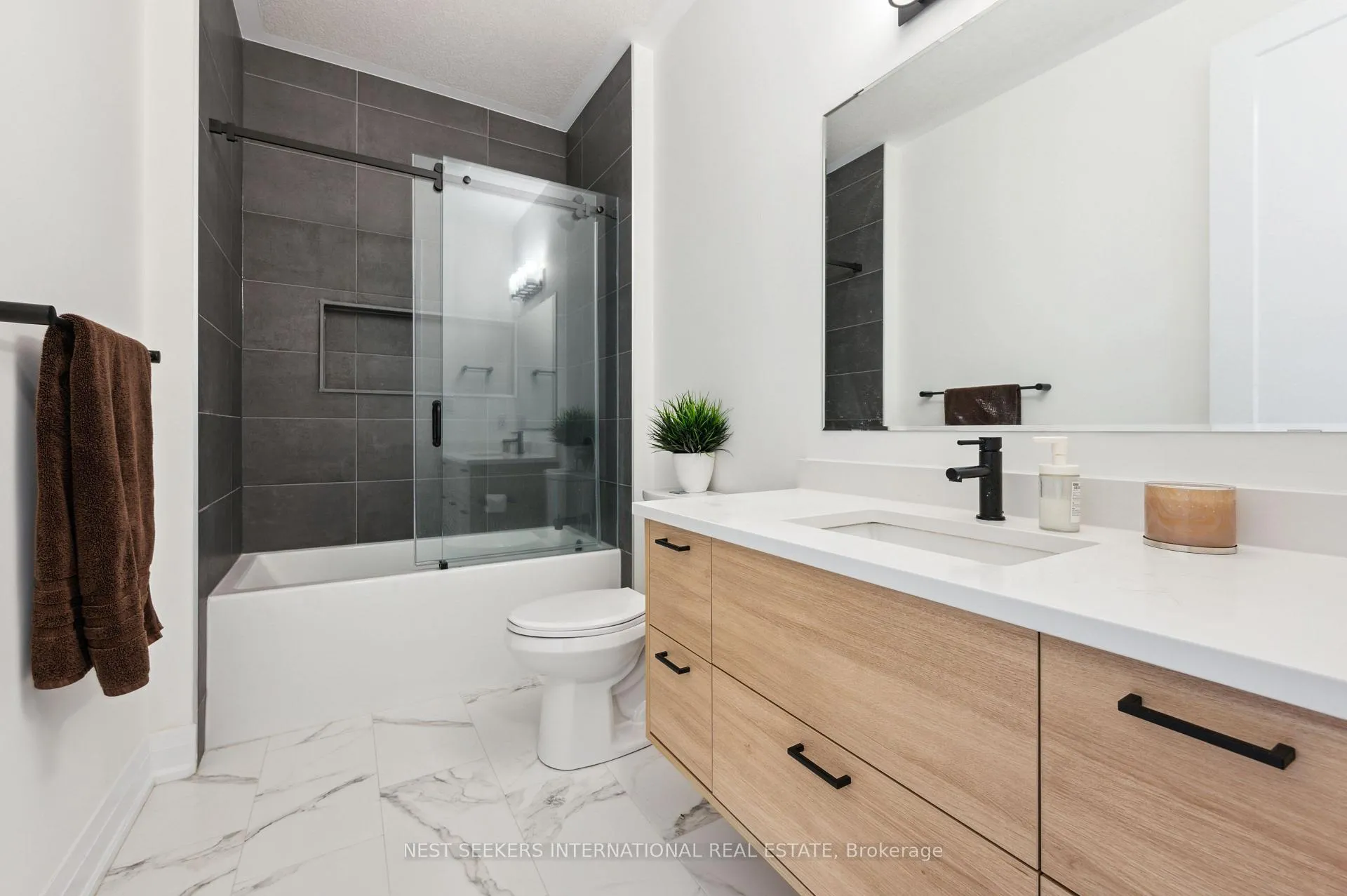Photo 19 of 166 Shaded Creek Drive, Kitchener — HOMEH