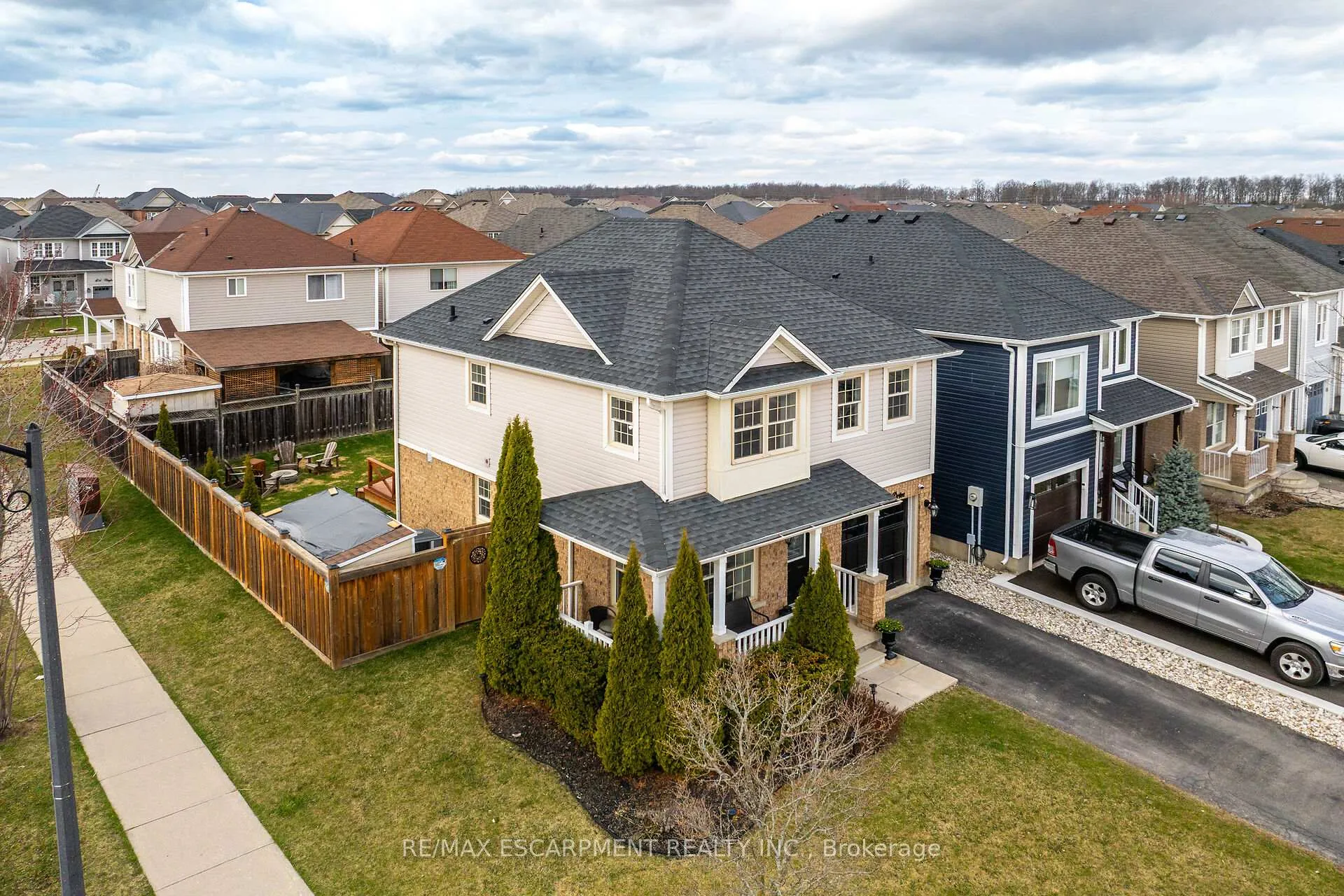 Photo 3 of 104 Powell Drive, Hamilton, Binbrook — HOMEH