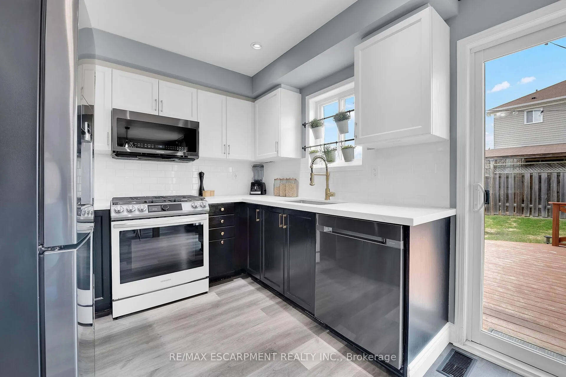 Photo 4 of 104 Powell Drive, Hamilton, Binbrook — HOMEH