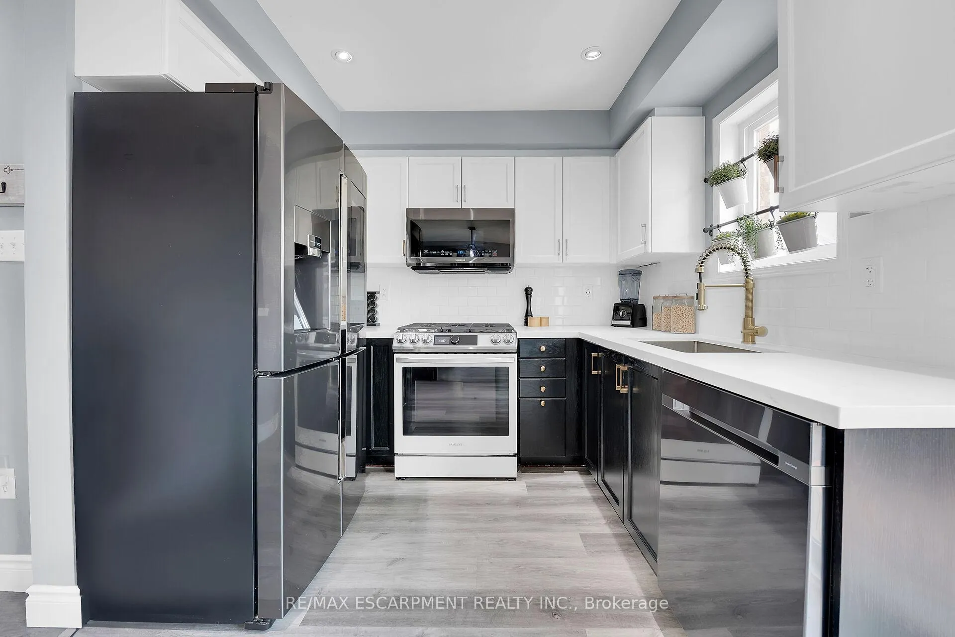 Photo 5 of 104 Powell Drive, Hamilton, Binbrook — HOMEH