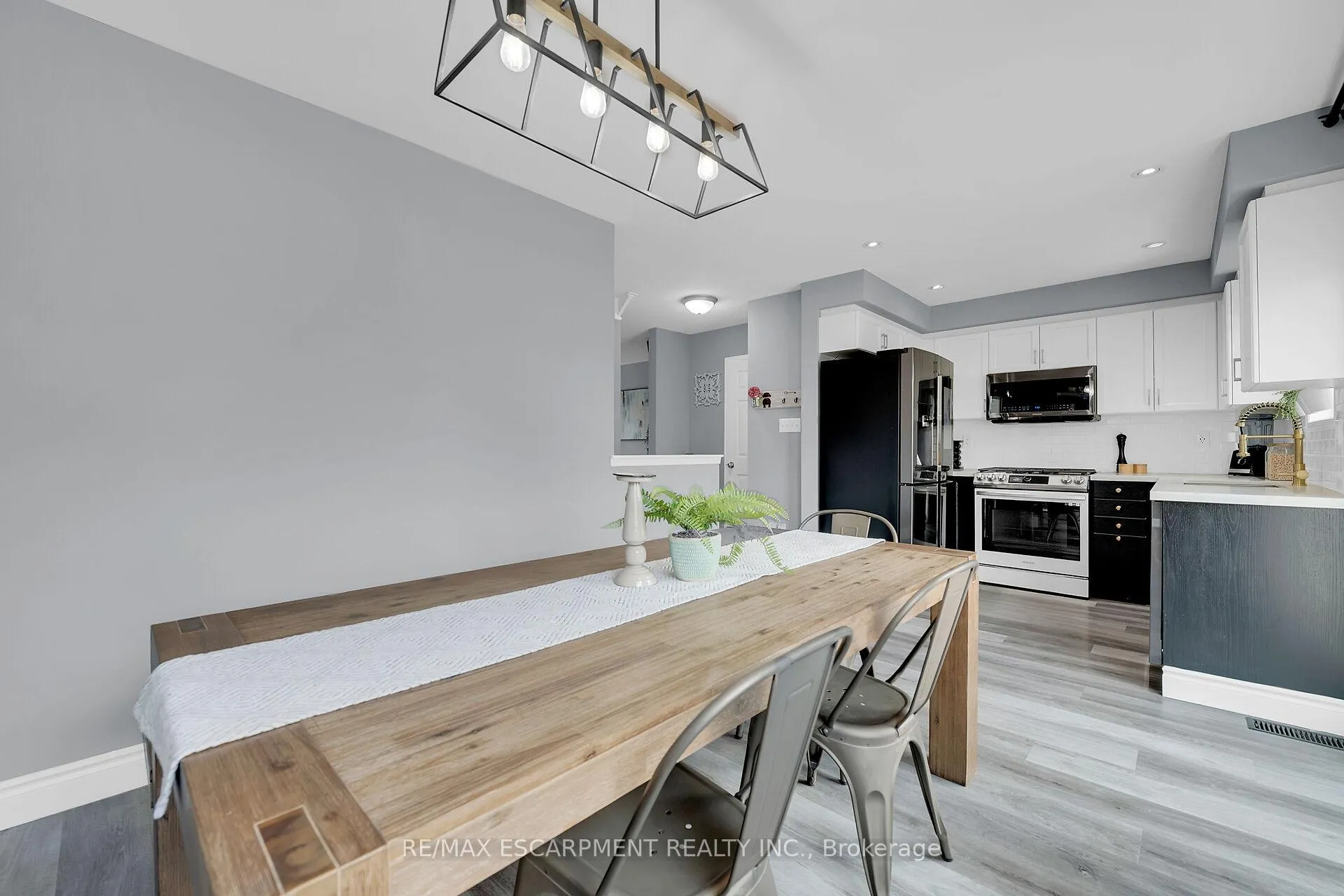 Photo 10 of 104 Powell Drive, Hamilton, Binbrook — HOMEH
