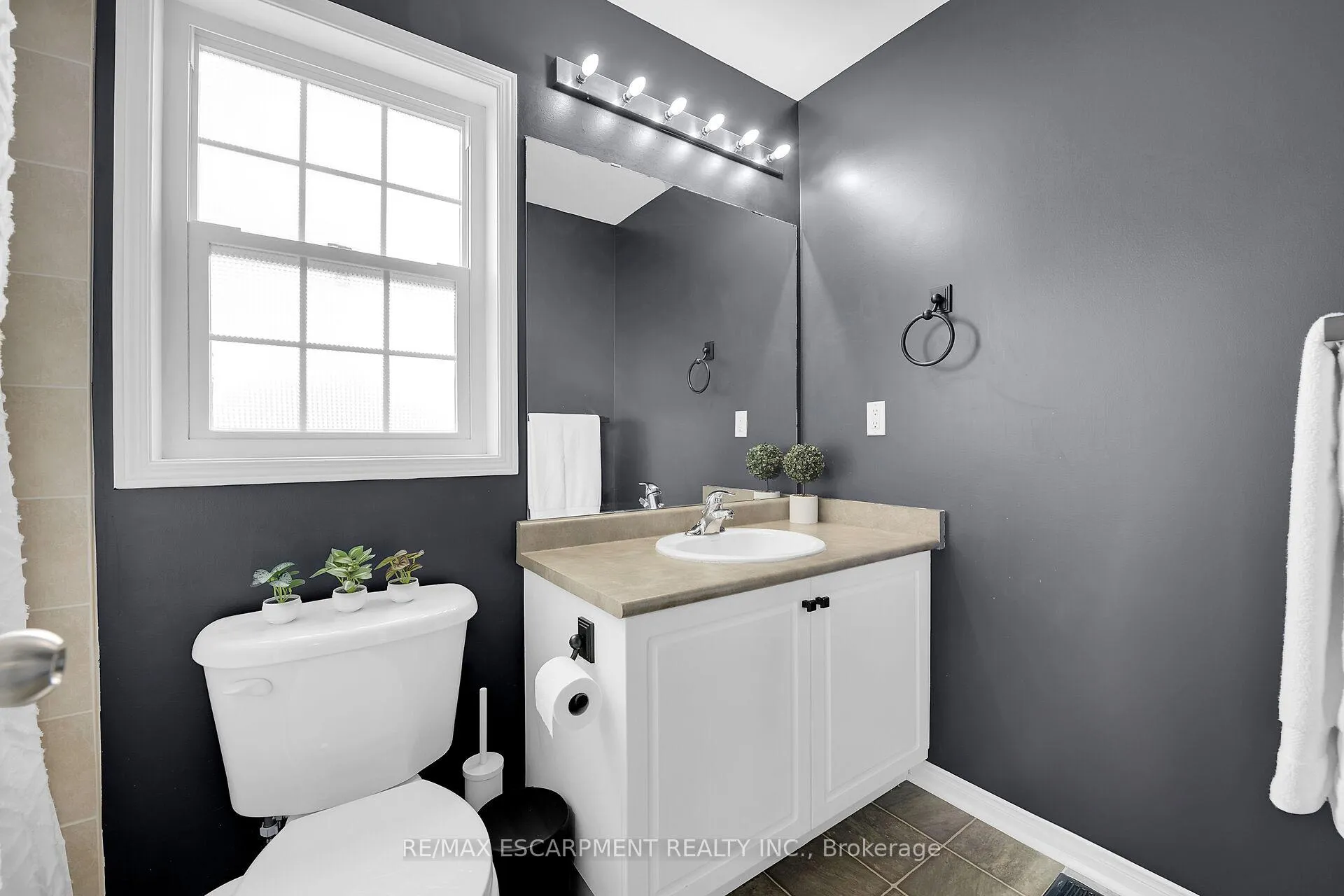 Photo 22 of 104 Powell Drive, Hamilton, Binbrook — HOMEH