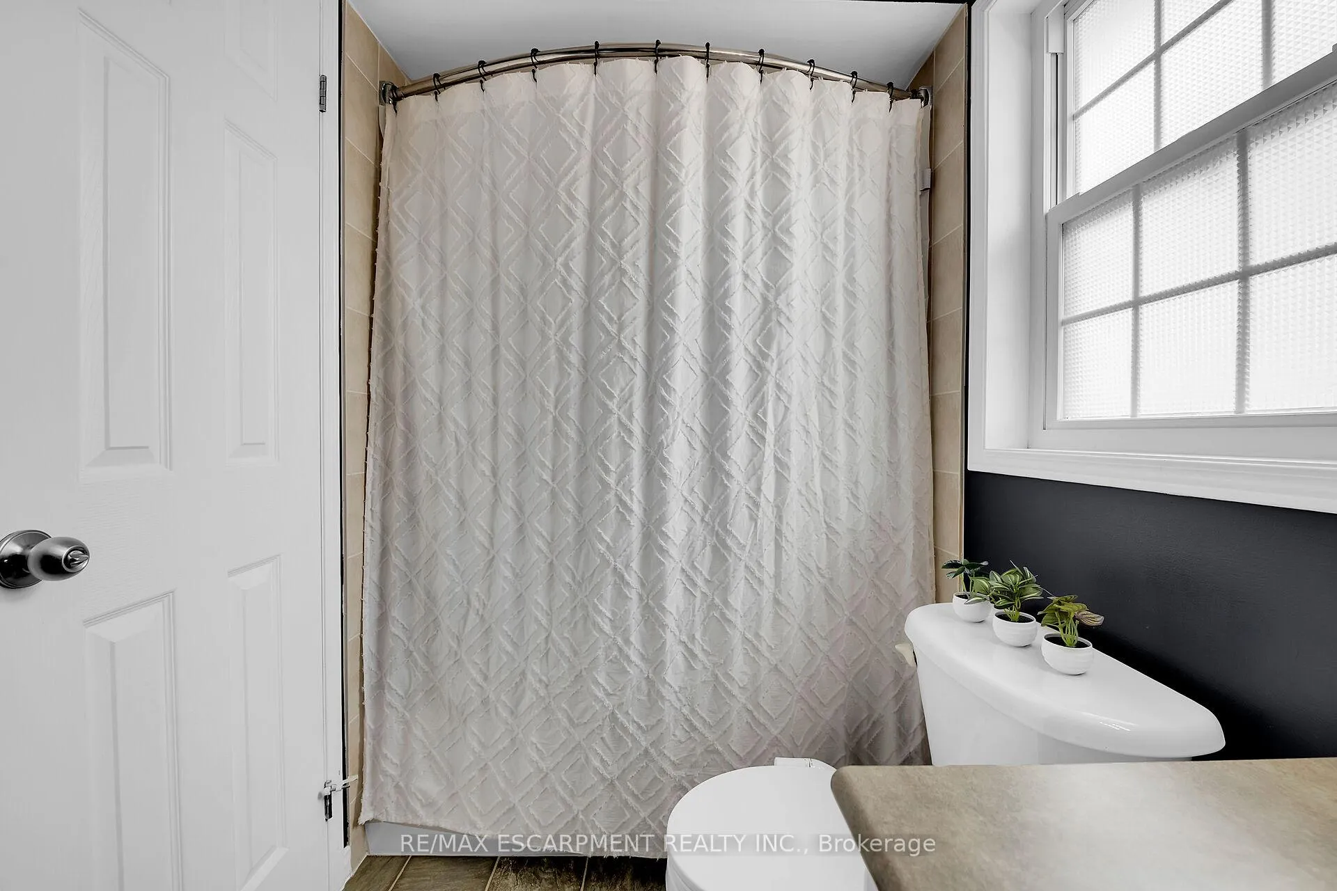 Photo 23 of 104 Powell Drive, Hamilton, Binbrook — HOMEH