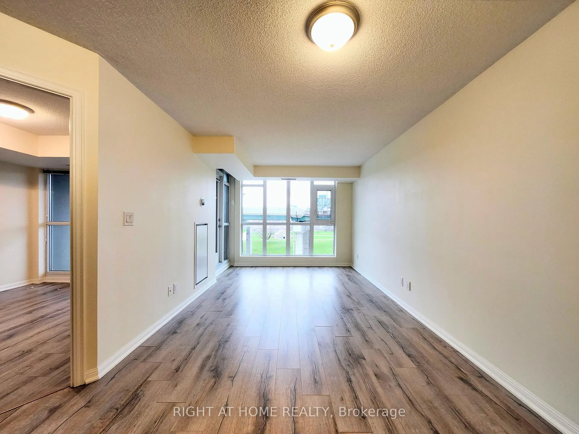 Photo 2 of Unit 824, 35 Bastion Street, Toronto, Niagara — HOMEH