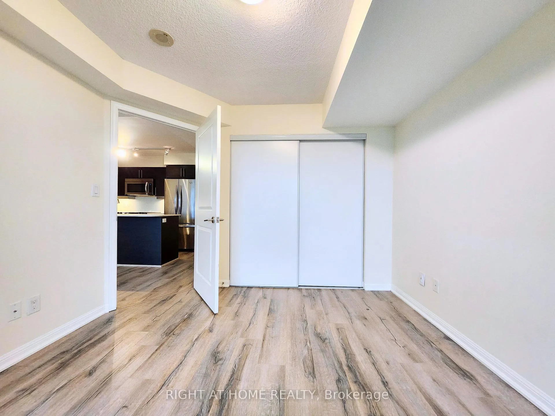 Photo 5 of Unit 824, 35 Bastion Street, Toronto, Niagara — HOMEH