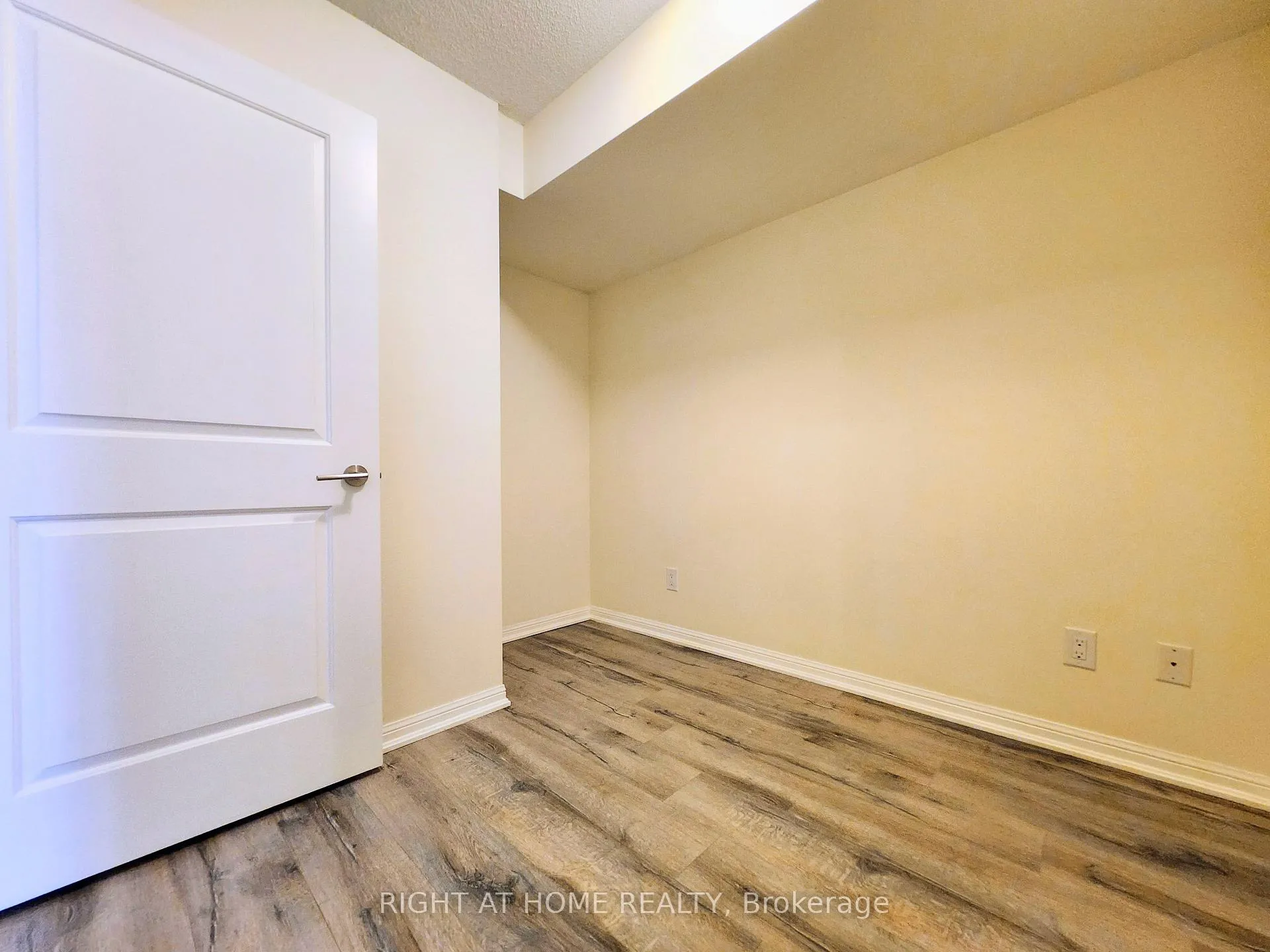 Photo 7 of Unit 824, 35 Bastion Street, Toronto, Niagara — HOMEH