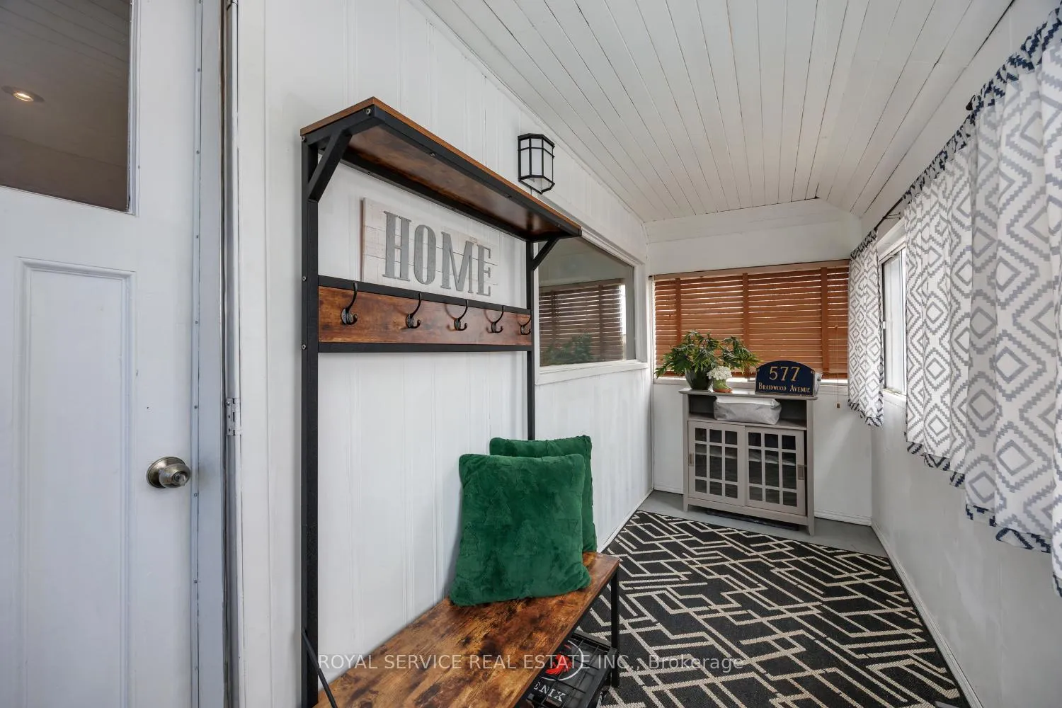 Photo 3 of 577 Braidwood Avenue, Peterborough, Otonabee Ward 1 — HOMEH