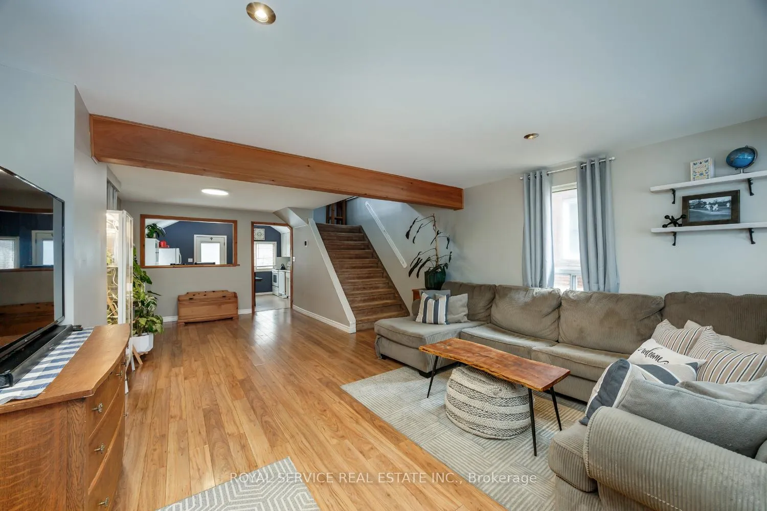 Photo 8 of 577 Braidwood Avenue, Peterborough, Otonabee Ward 1 — HOMEH