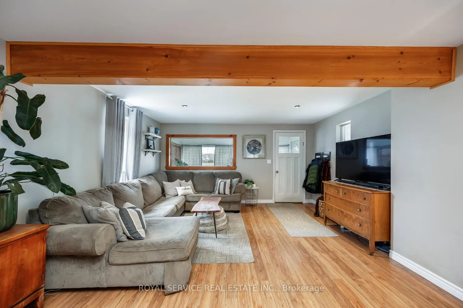 Photo 9 of 577 Braidwood Avenue, Peterborough, Otonabee Ward 1 — HOMEH