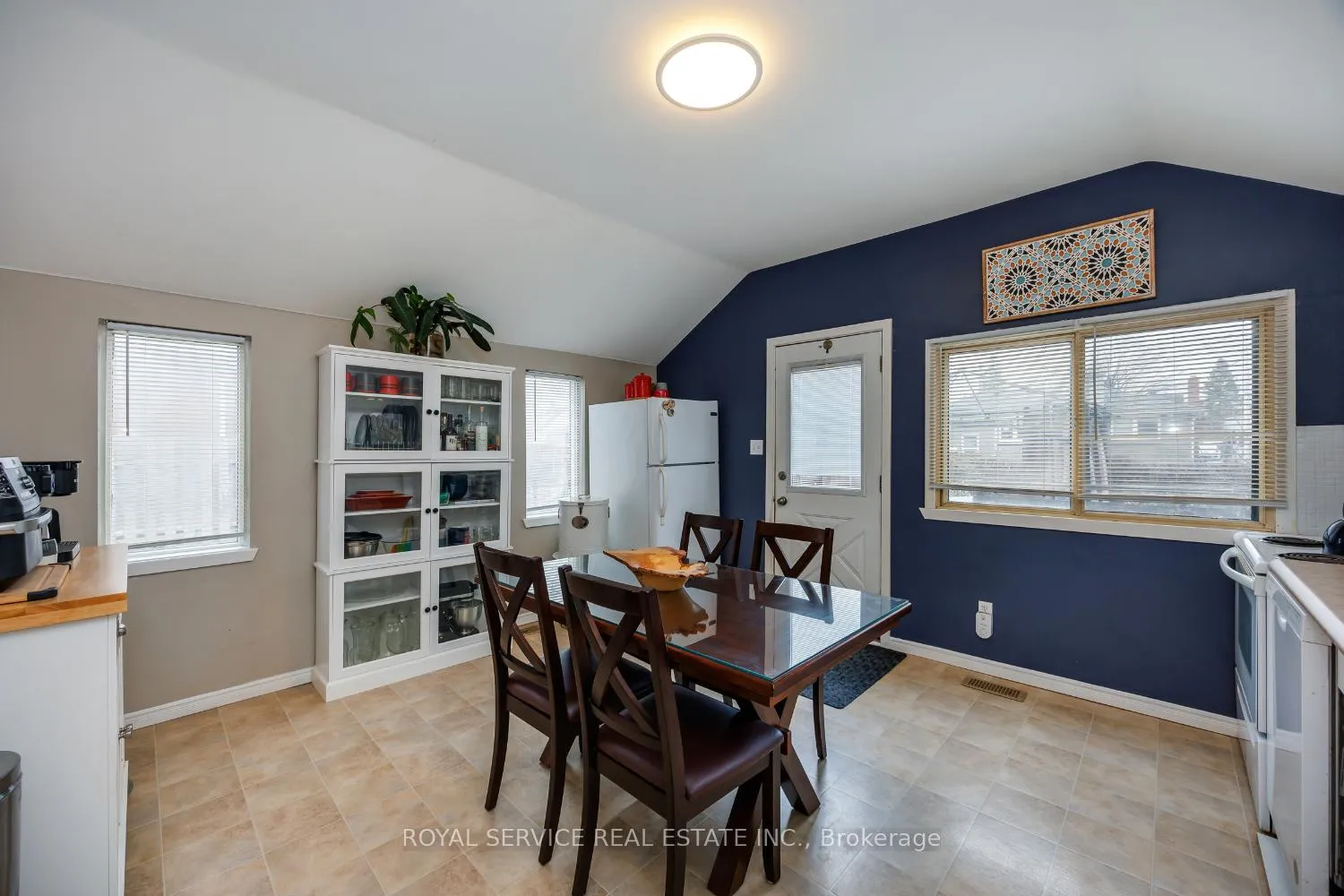 Photo 14 of 577 Braidwood Avenue, Peterborough, Otonabee Ward 1 — HOMEH