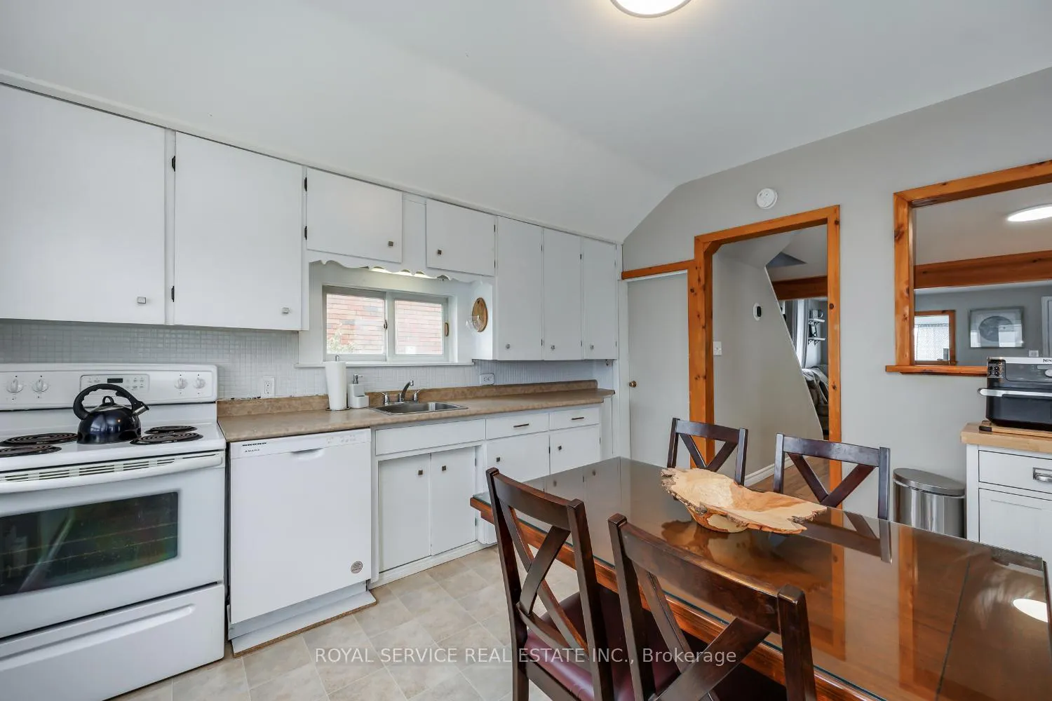 Photo 16 of 577 Braidwood Avenue, Peterborough, Otonabee Ward 1 — HOMEH