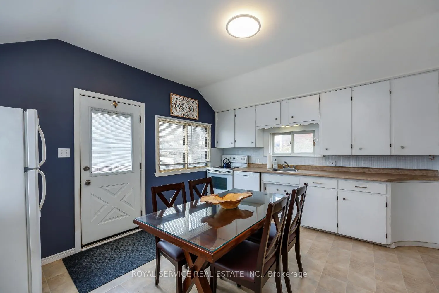 Photo 17 of 577 Braidwood Avenue, Peterborough, Otonabee Ward 1 — HOMEH