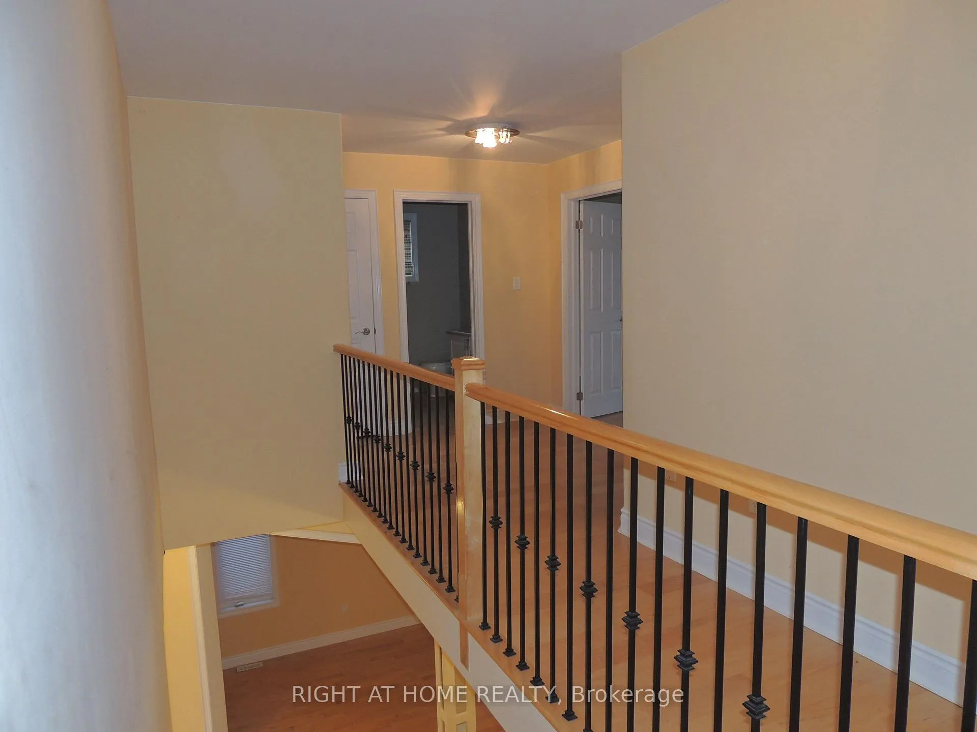 Photo 18 of Unit Upper, 42 Westminster Circle N, Barrie, Innis-Shore — HOMEH