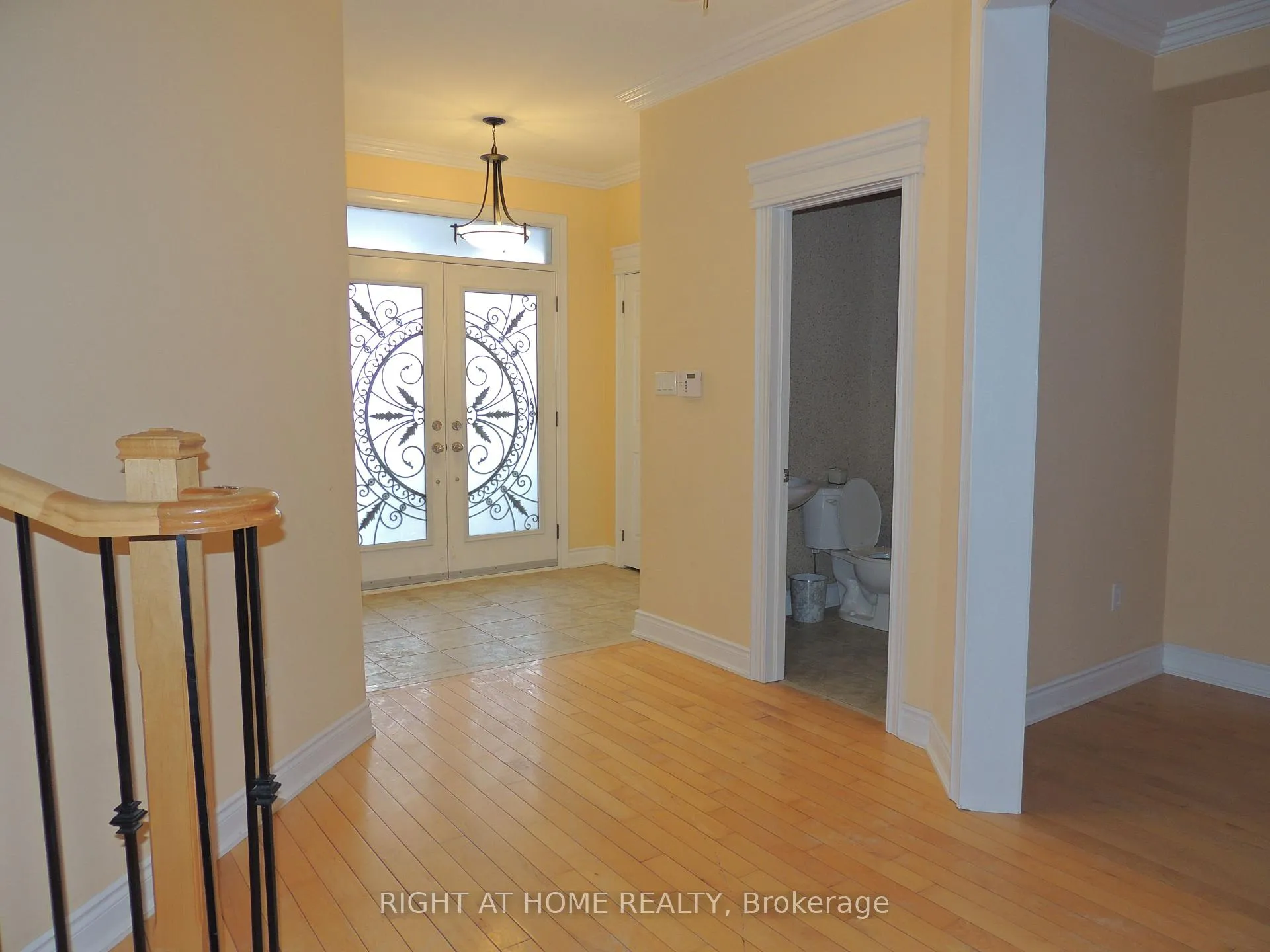 Photo 20 of Unit Upper, 42 Westminster Circle N, Barrie, Innis-Shore — HOMEH