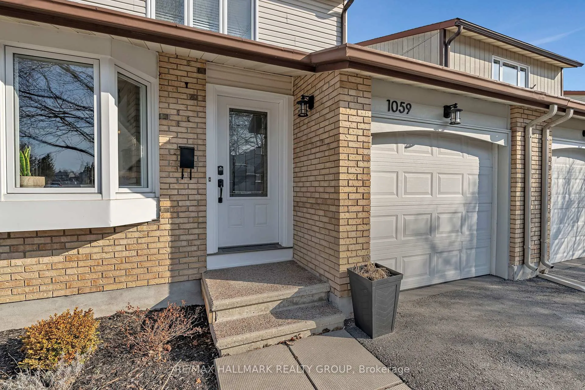 Photo 4 of 1059 Avignon Court, Ottawa, Orleans Wood — HOMEH